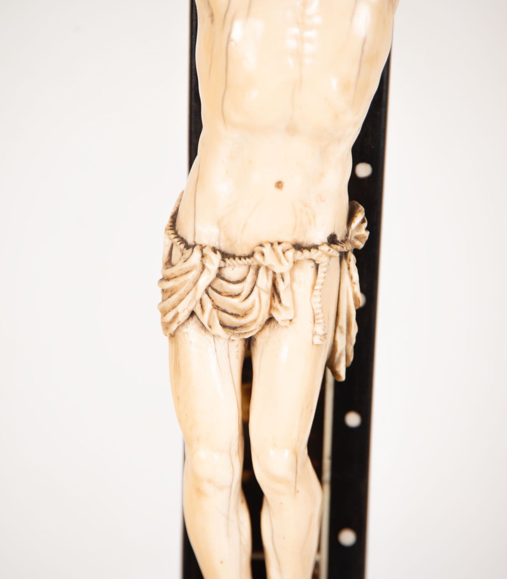 Important Christ on Calvary in Hispano Flemish Ivory, 17th century - Image 3 of 7