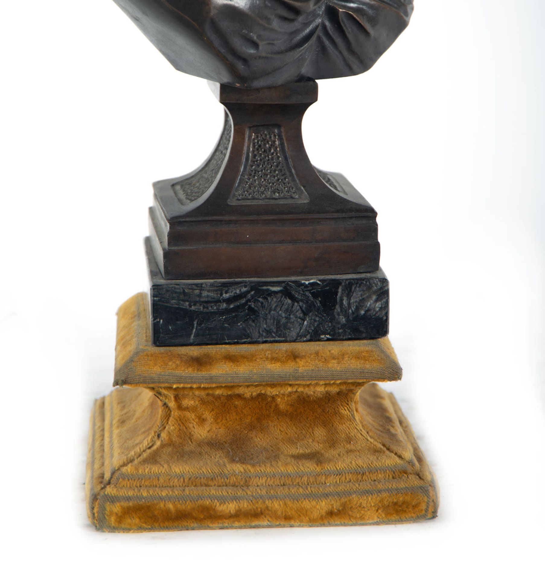 Bust of a lady in bronze. 19th - 20th centuries - Bild 5 aus 6