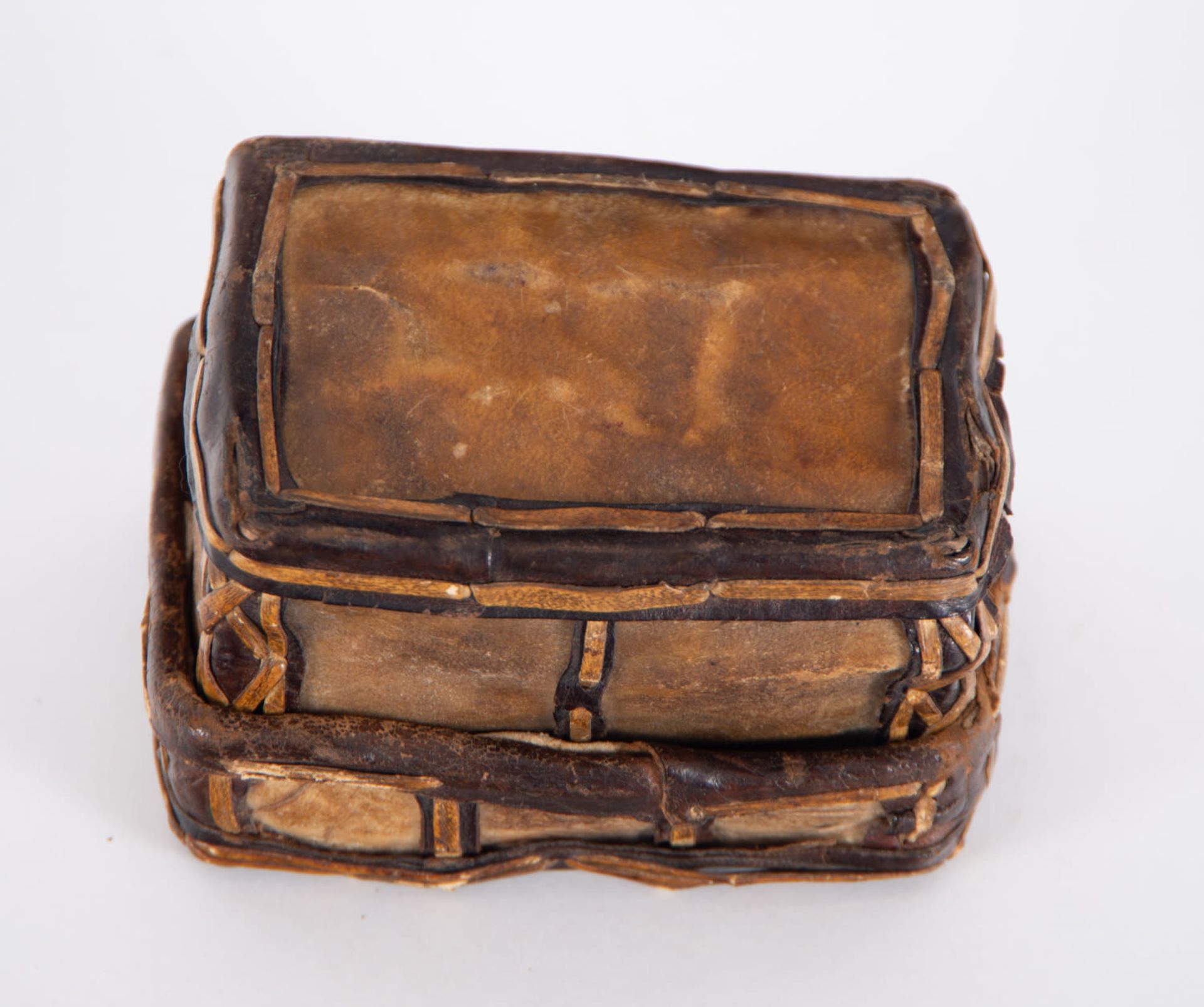 Small Mexican leather chest, 17th century - Image 5 of 7