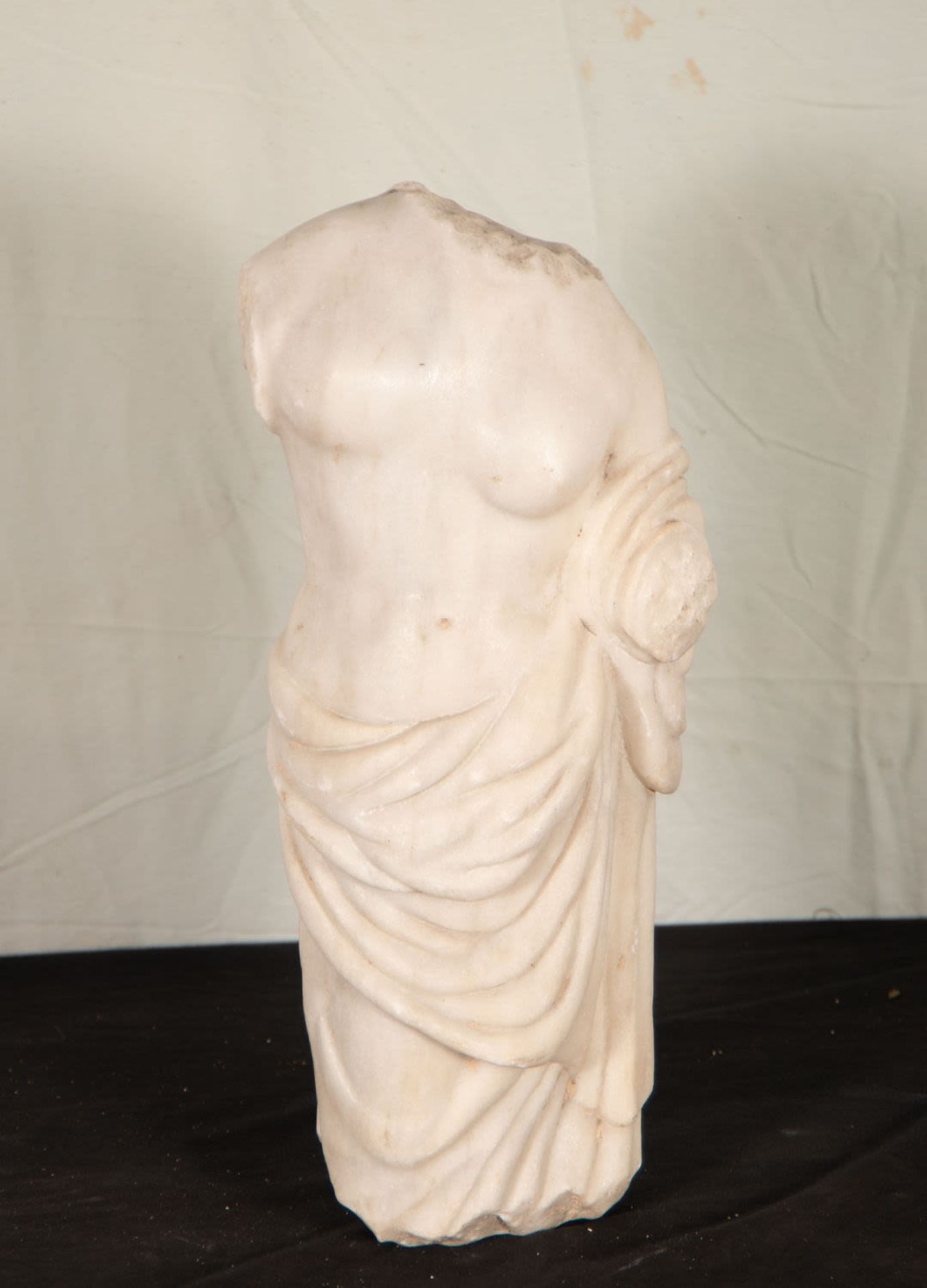 Bust of Venus in marble, following classic models, European school of the XIX - XX centuries