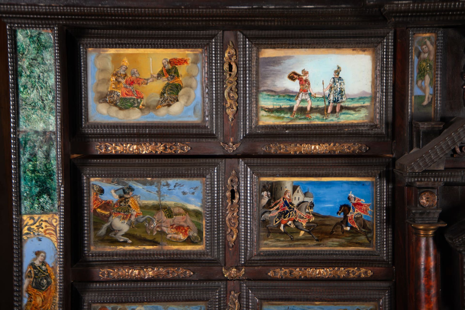 Important Neapolitan Cabinet in rosewood marquetry, tortoiseshell and painted glass, Italian school  - Image 3 of 9