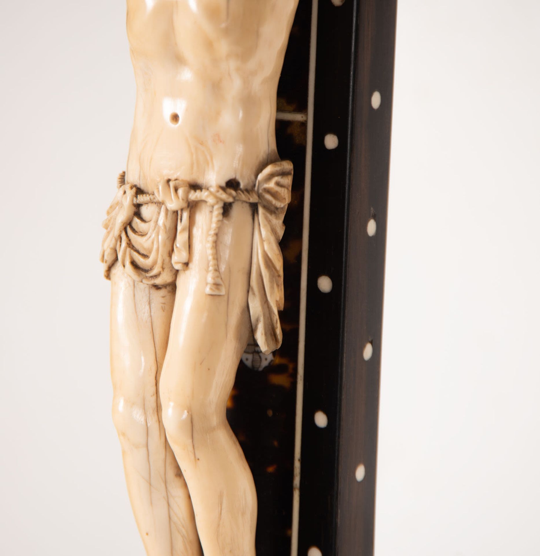 Important Christ on Calvary in Hispano Flemish Ivory, 17th century - Image 4 of 7