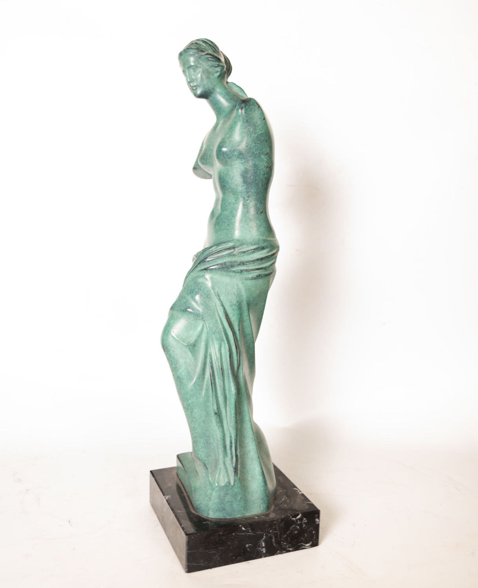 Venus in green patinated bronze, Following classic models, European school of the first half of the  - Image 2 of 5