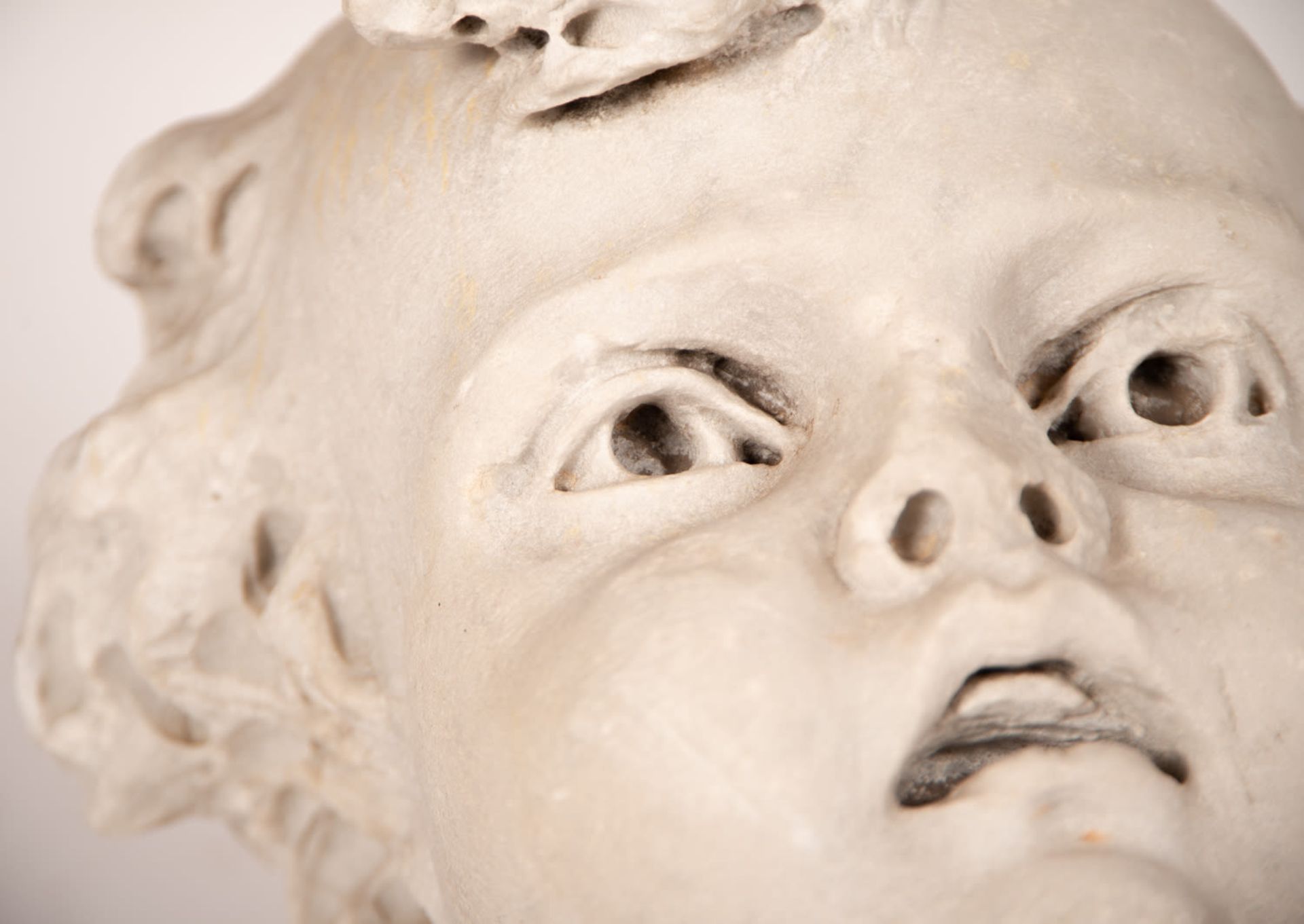 Carrara marble element with Angel's Head, Italian school of the 18th century - Bild 4 aus 10