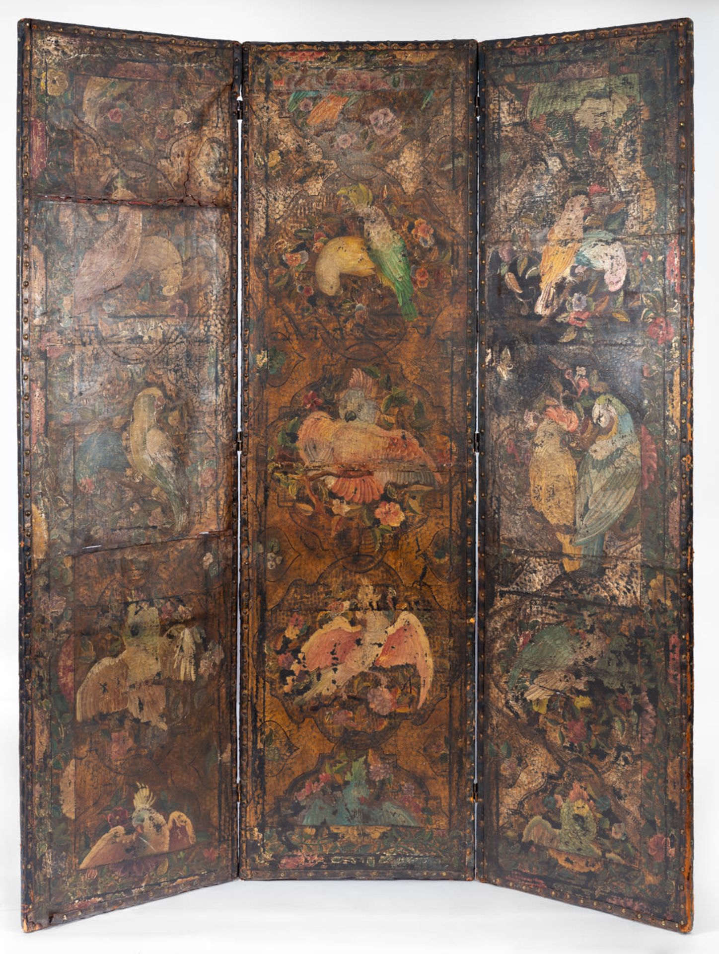 Colonial screen with three leaves in wood and leather painted with floral decoration and birds.