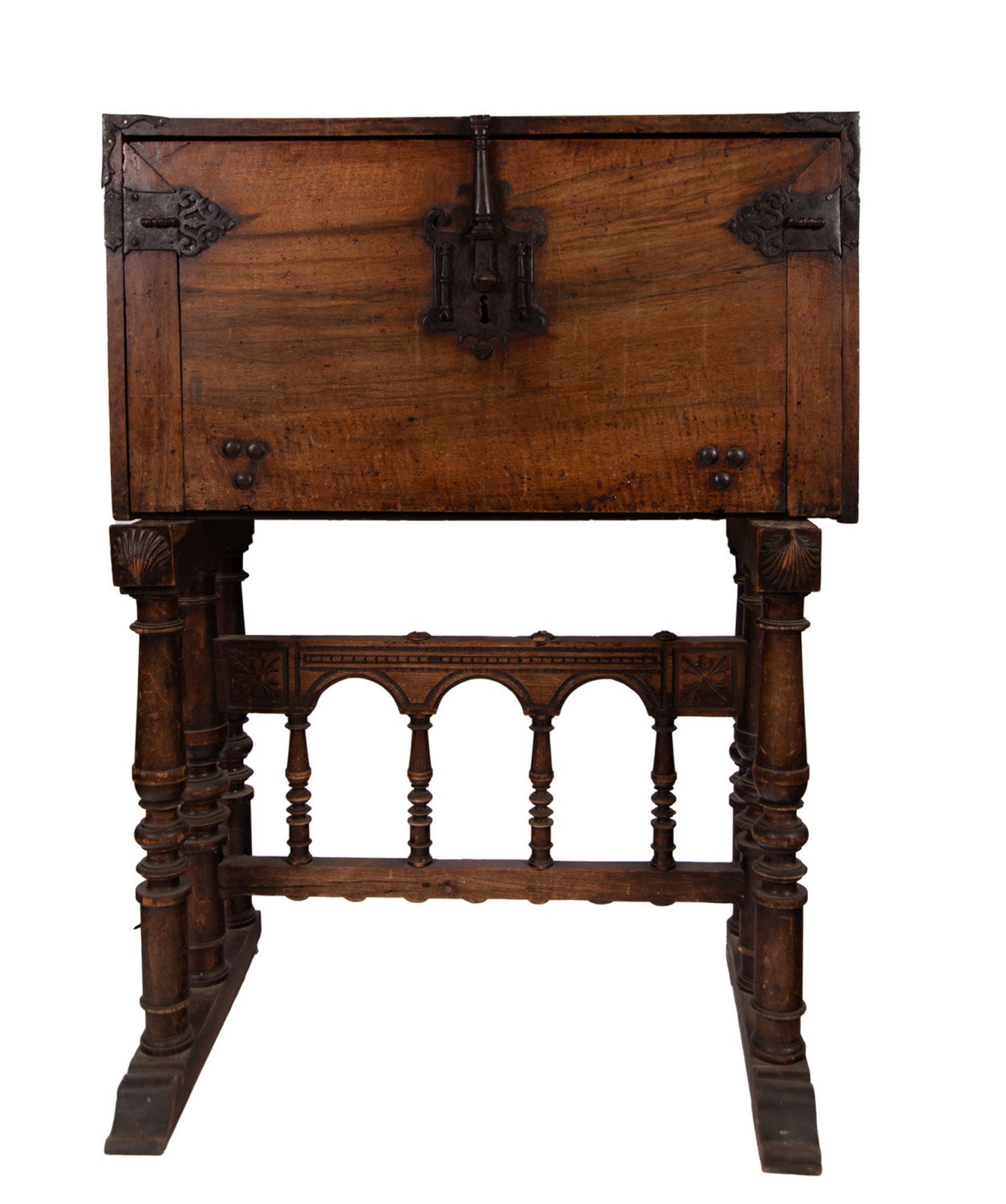 Important Spanish-Flemish cabinet, in bone and marquetry, 17th century
