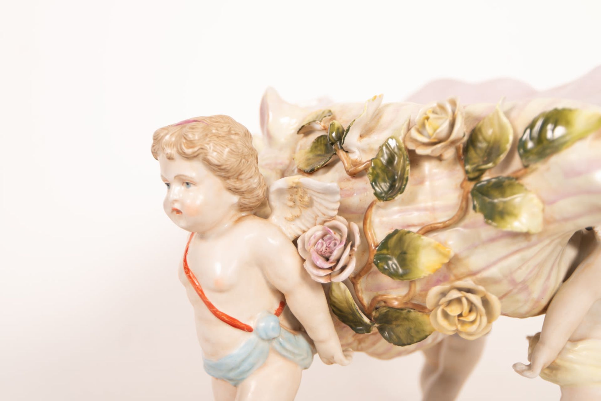 Large biscuit porcelain center with Cherub motifs, Vienna, late 19th century - Image 5 of 6