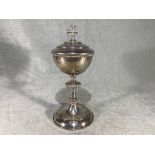 Ciborium in solid sterling silver with a cross on the Lid. Spain. Twentieth century