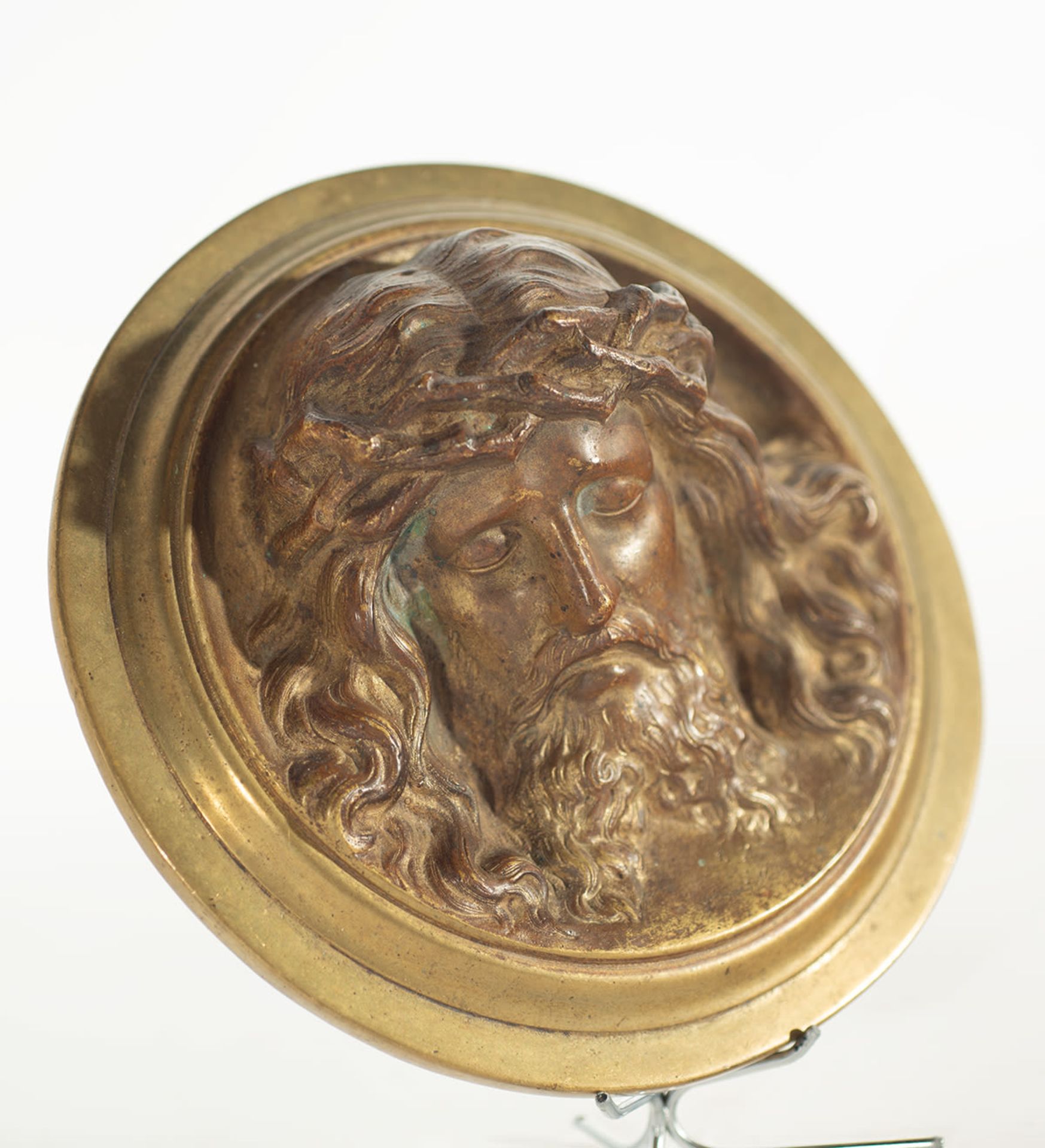 Medallion with the head of Christ in gilt bronze, France or Italy, 18th century - Image 2 of 4