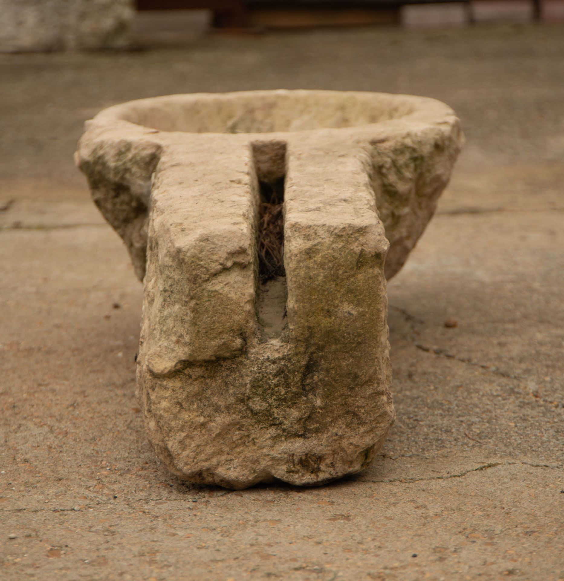 Holy water font in carved limestone, Spain, 16th century - Image 6 of 11