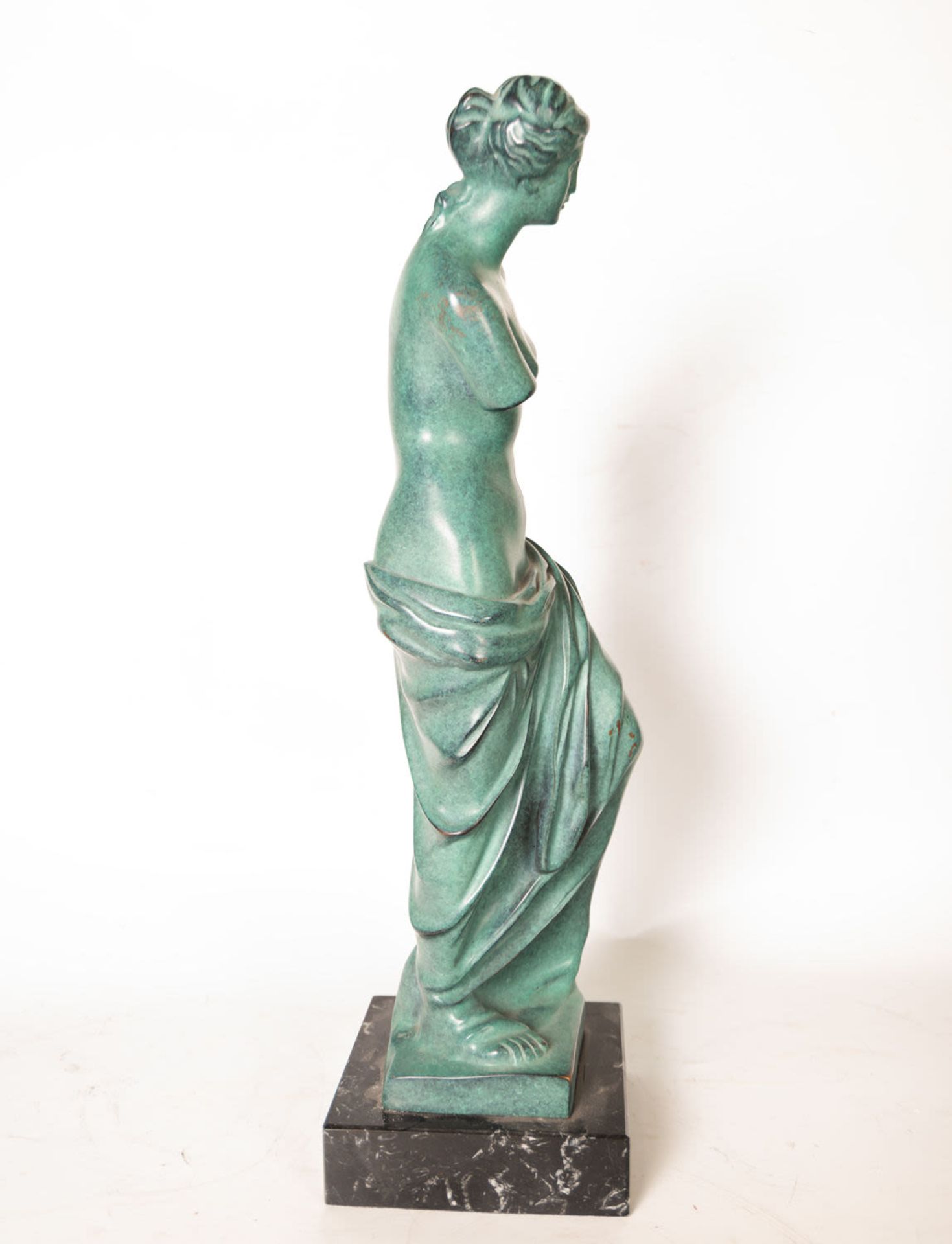 Venus in green patinated bronze, Following classic models, European school of the first half of the  - Image 3 of 5