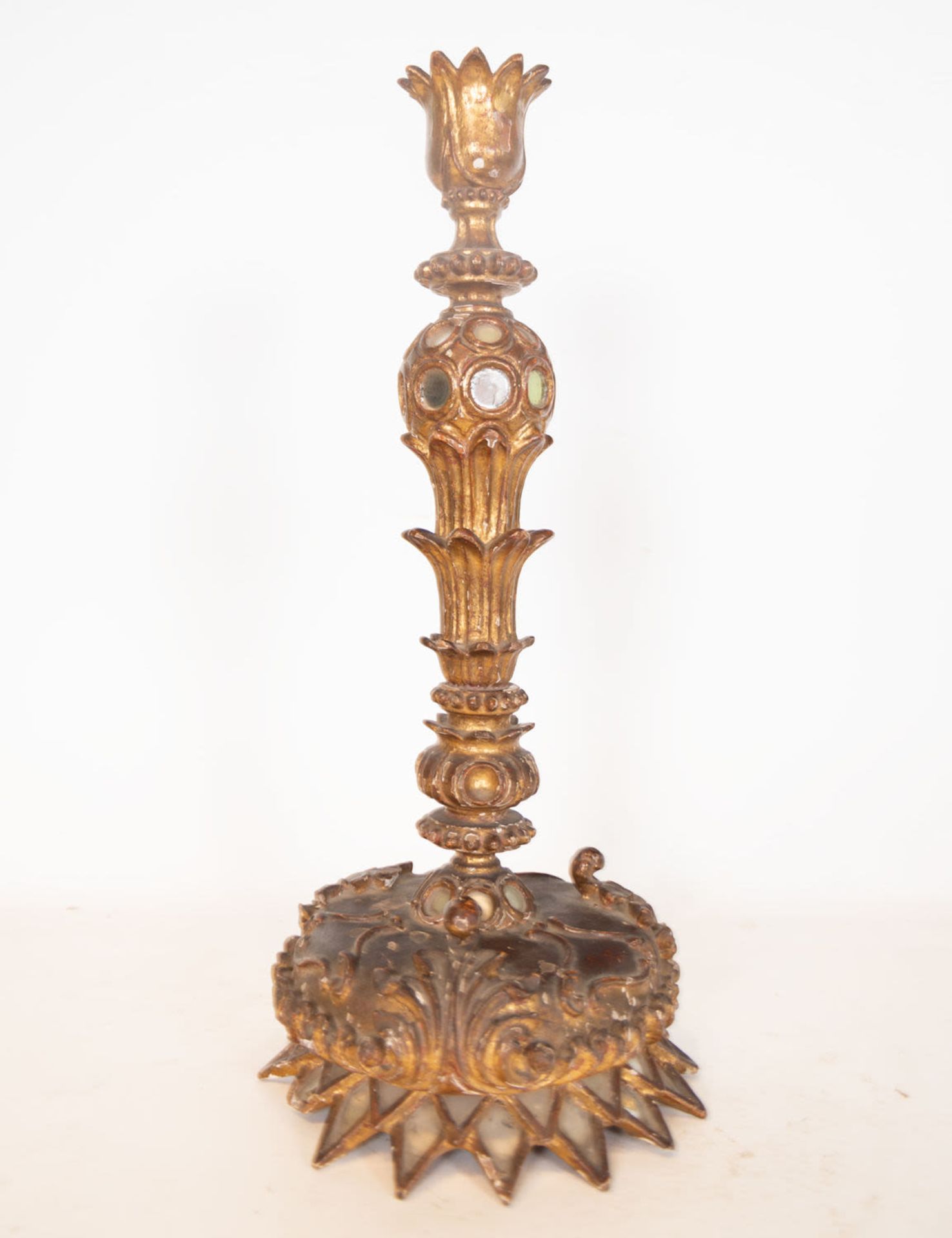 Important pair of candlesticks in gilt wood and quartz and mirror applications, Novohispanic Viceroy - Bild 8 aus 8