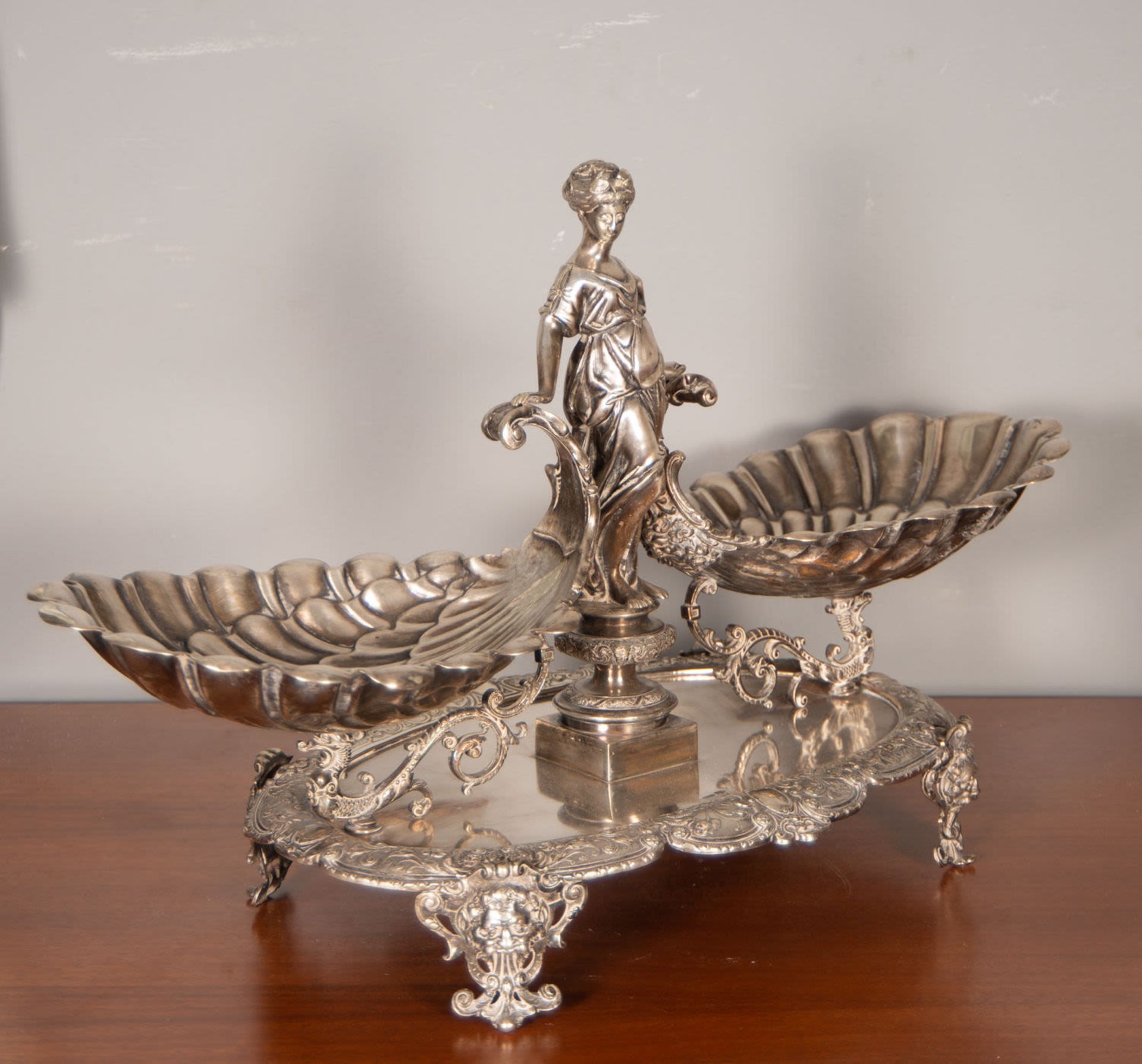 LARGE SILVER PLATE TABLE CENTERPIECE, PLATERO MENSES MADRID, 20TH CENTURY - Bild 2 aus 11