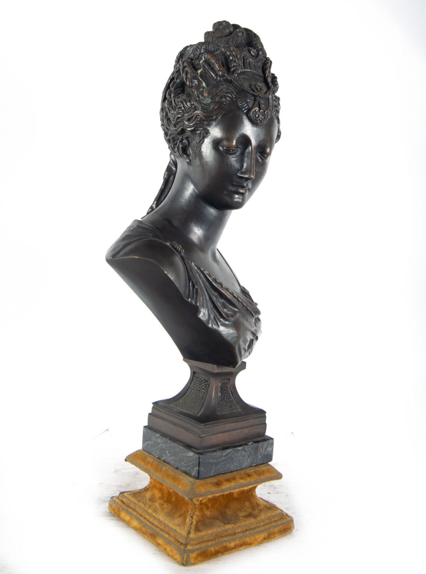 Bust of a lady in bronze. 19th - 20th centuries - Bild 4 aus 6