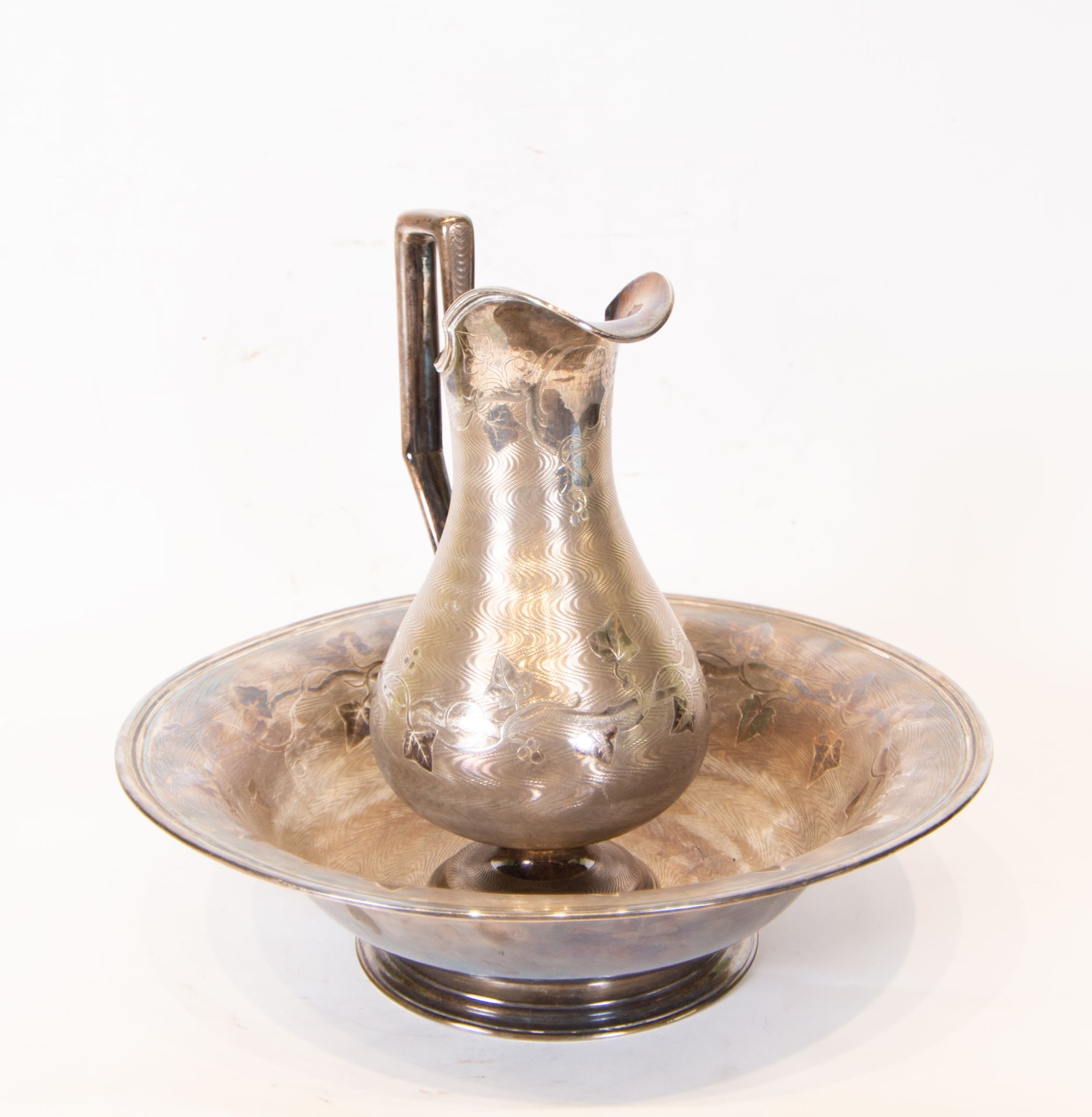 19th century basin with Bass Plate in sterling silver, 19th century Spanish school