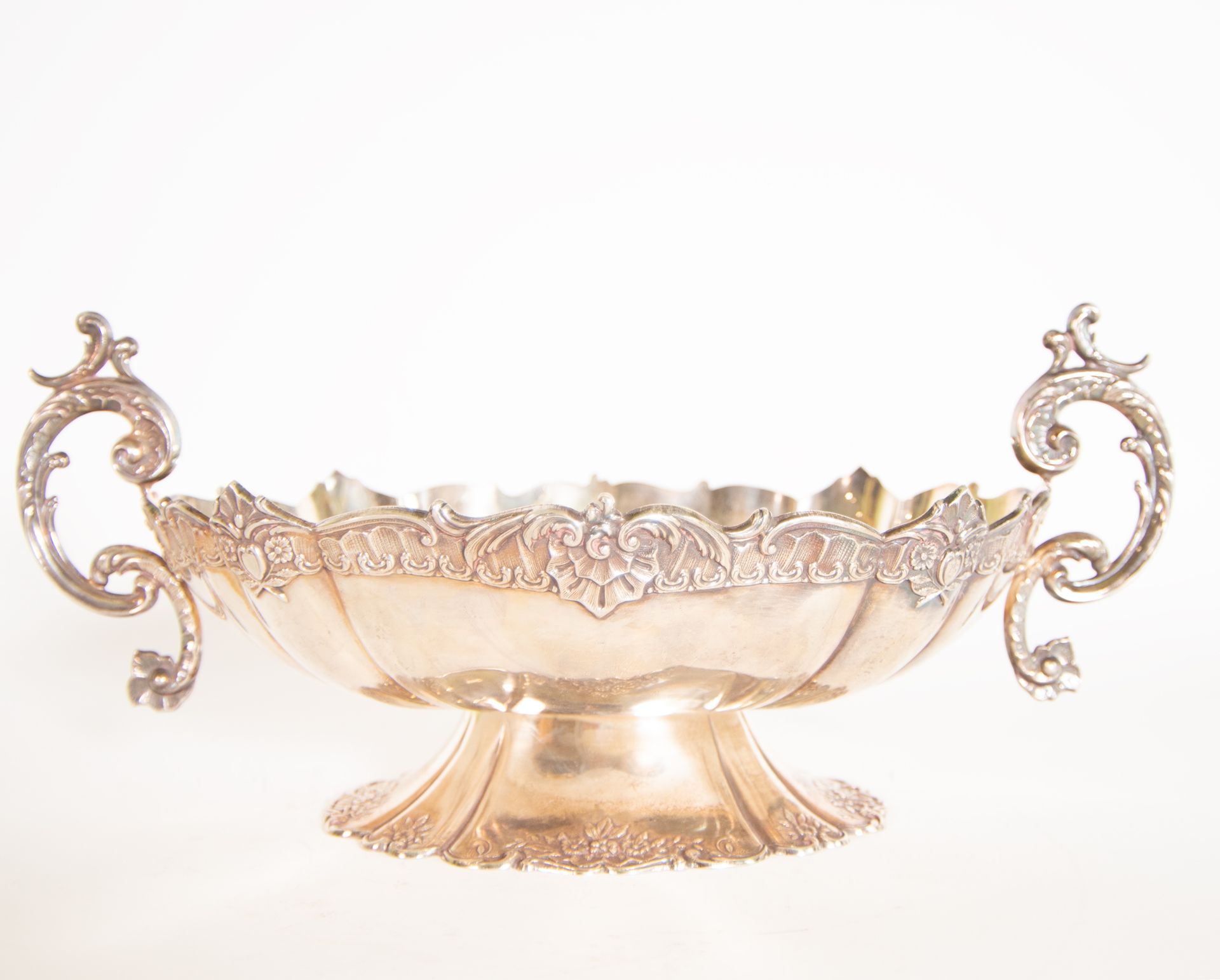 Important fruit bowl in solid sterling silver, French school of the 19th century
