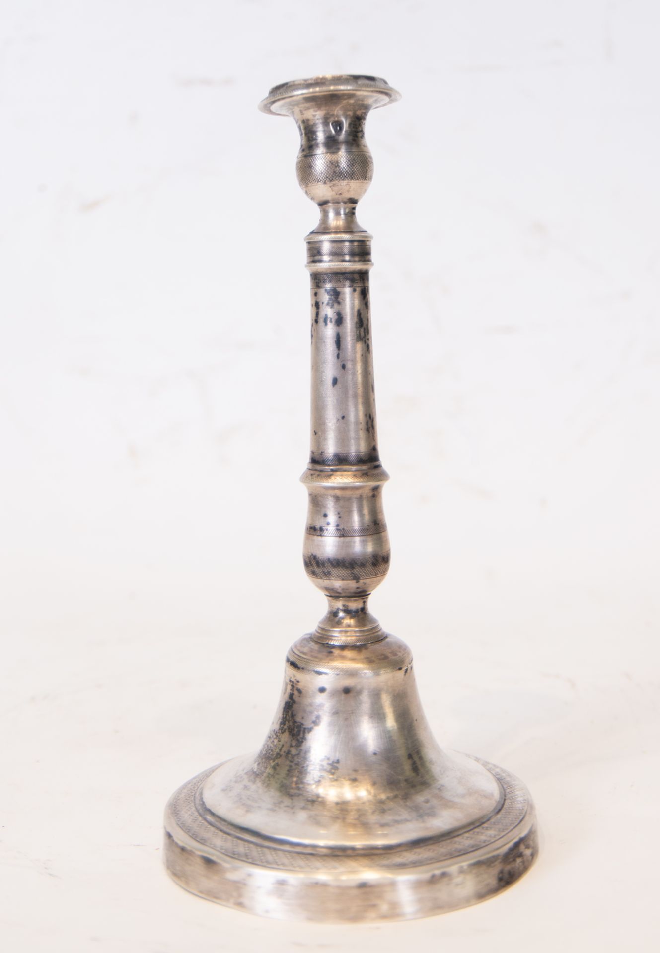 Pair of rare Fernandino candlesticks in solid silver, Spanish school of the 18th - 19th century - Image 4 of 8