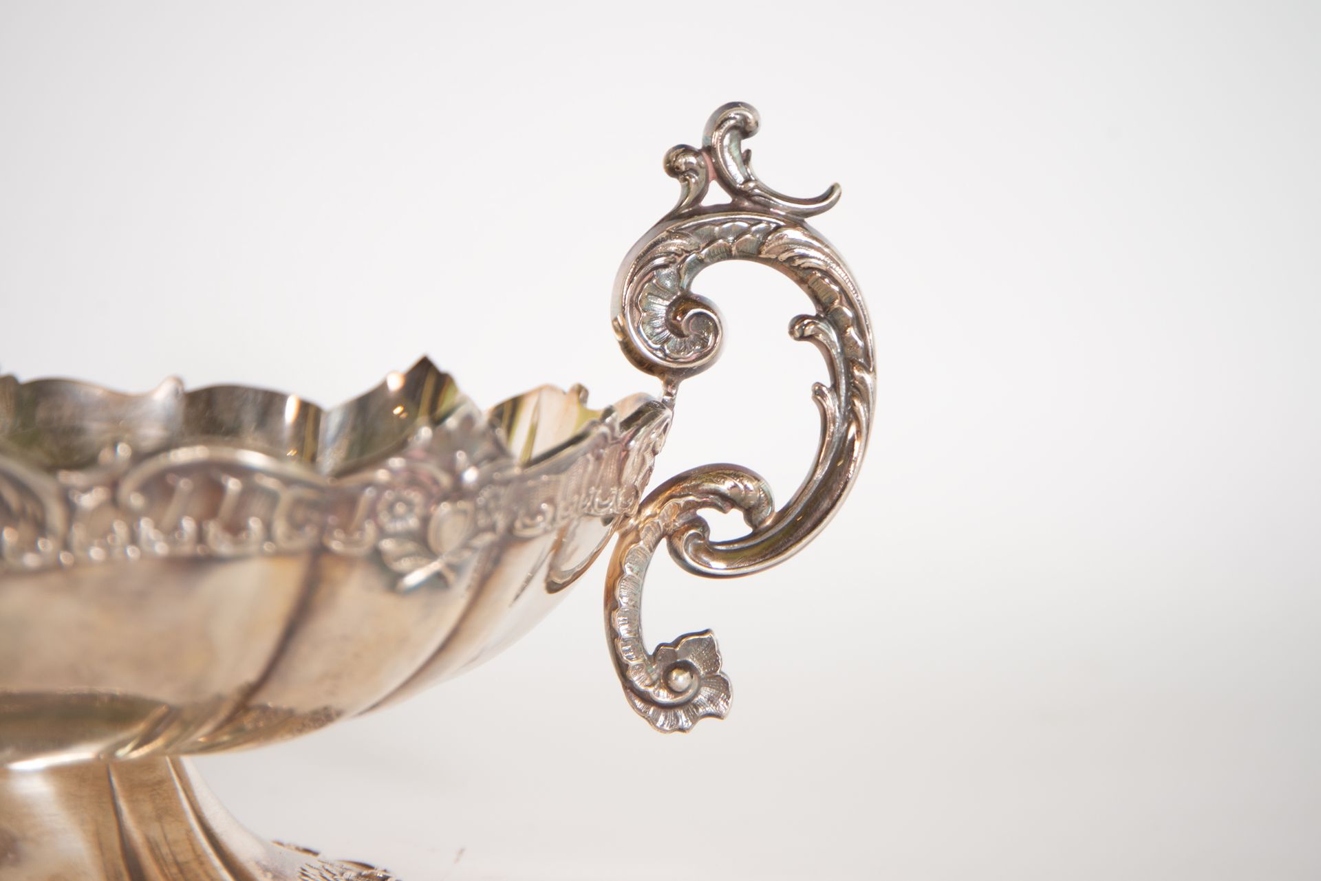 Important fruit bowl in solid sterling silver, French school of the 19th century - Image 3 of 5