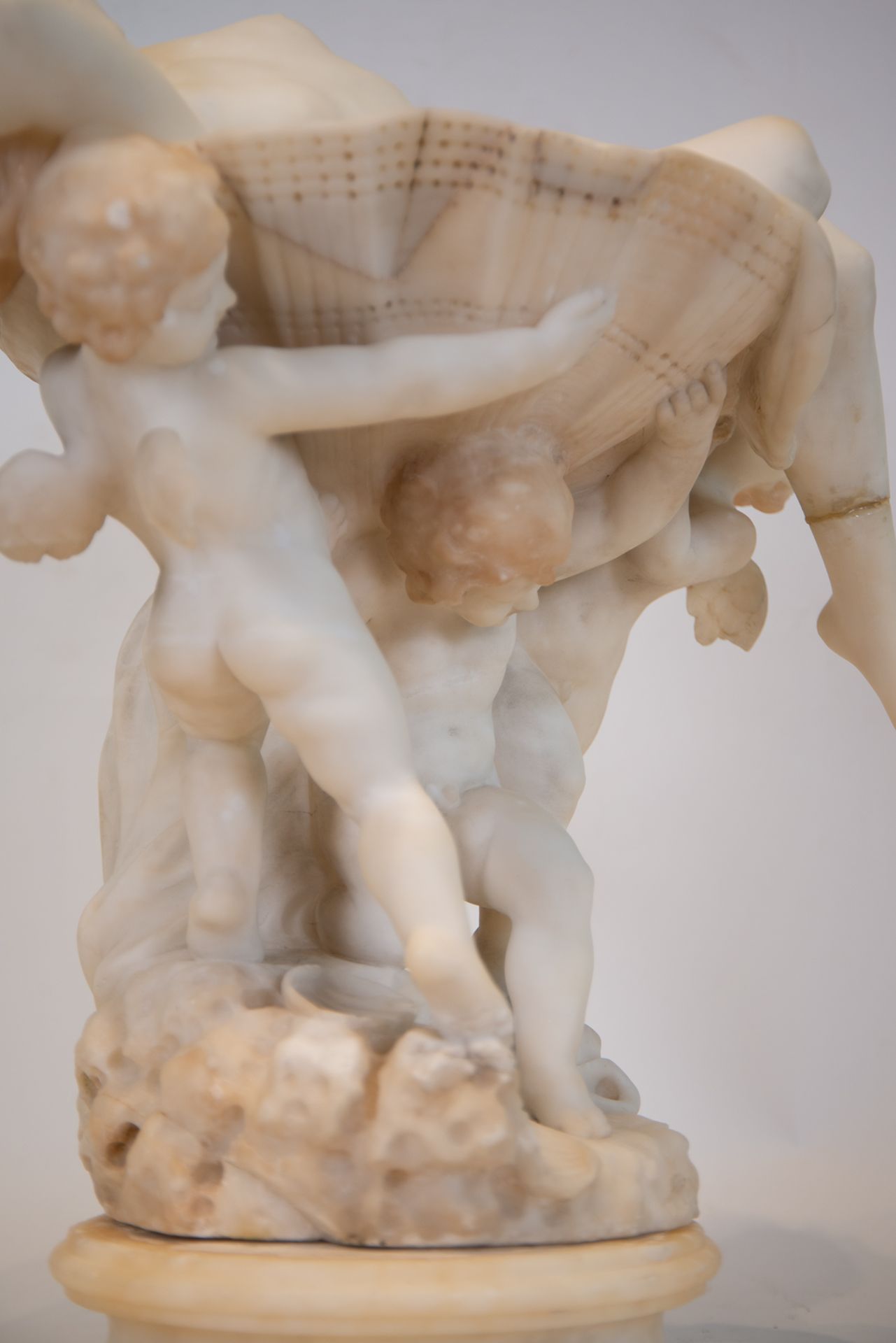 Elegant Alabaster centerpiece representing Cherubs holding an Oyster with a Lady inside, European sc - Image 6 of 8