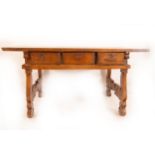 Table in light walnut wood, French or Navarre school of the 17th century