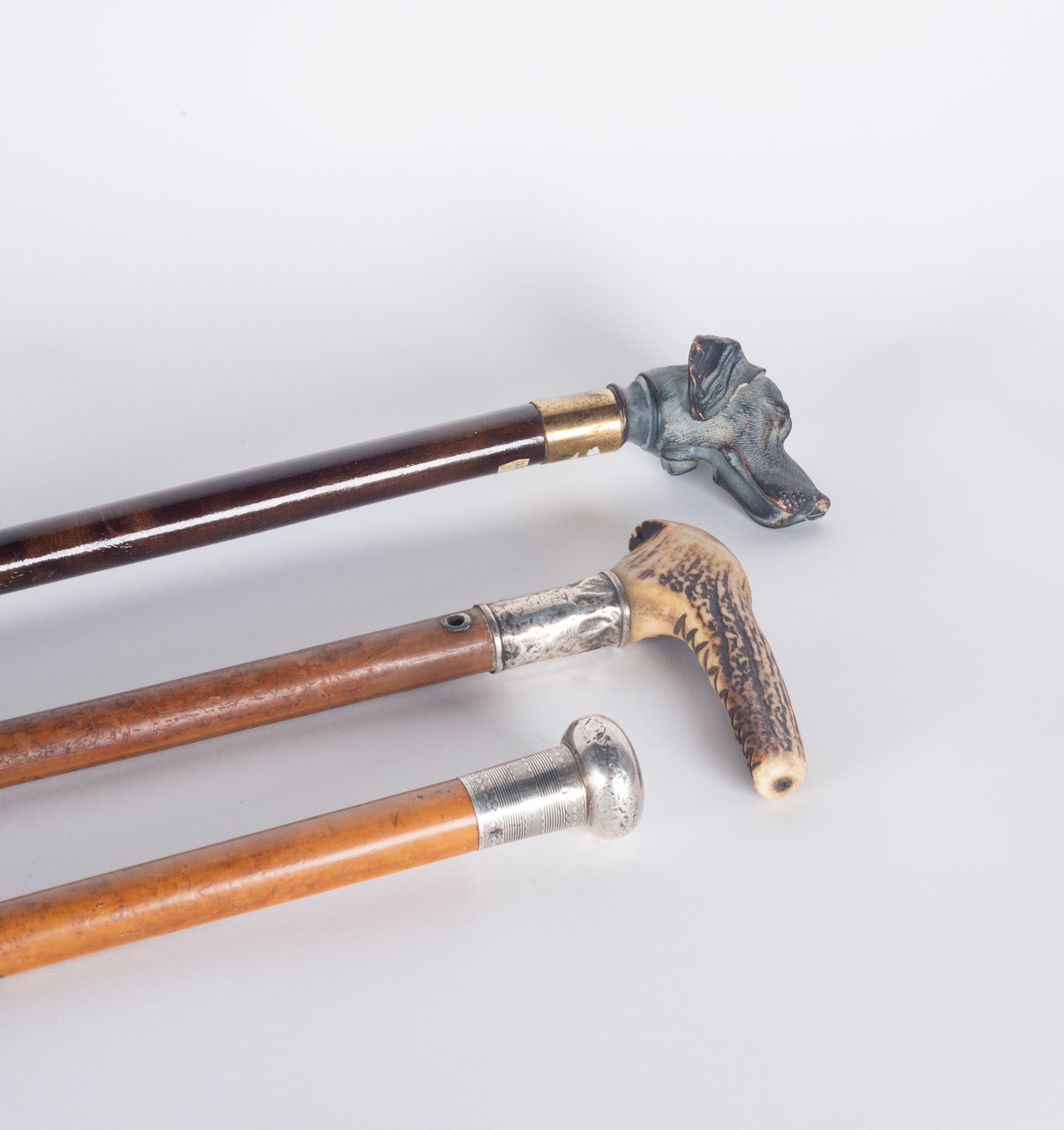 Lot of 3 Walking Sticks, two with silver-finished handles, 19th to 20th centuries - Bild 2 aus 2
