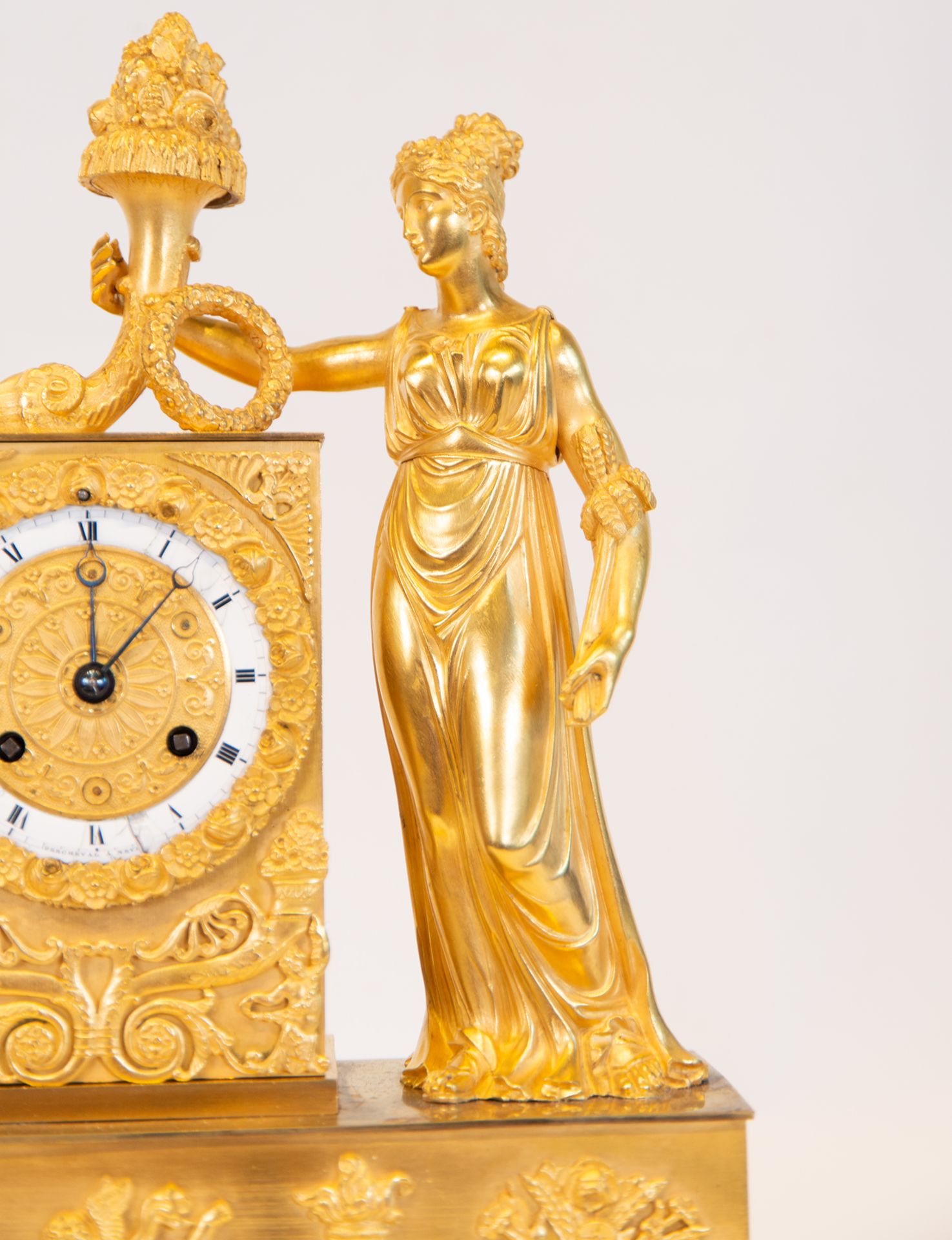 Important French gilt bronze tabletop clock representing the Goddess Ceres in Empire style, French s - Bild 3 aus 9
