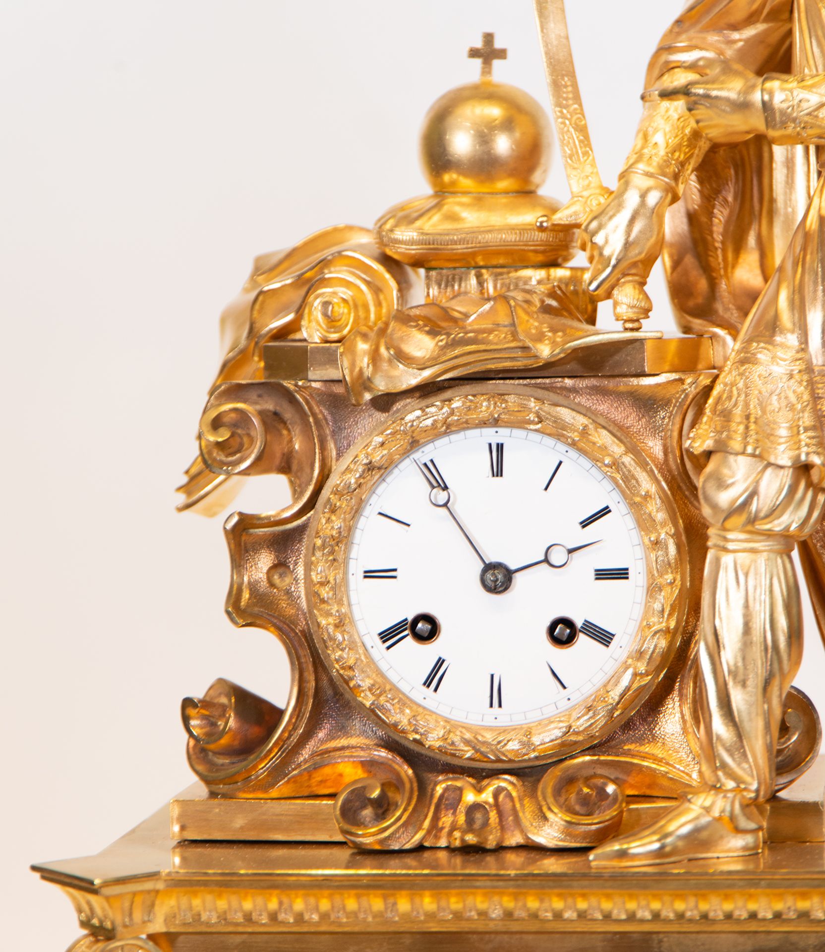 Gilt bronze clock depicting the Emperor Charlemagne, 19th century French school - Image 4 of 8