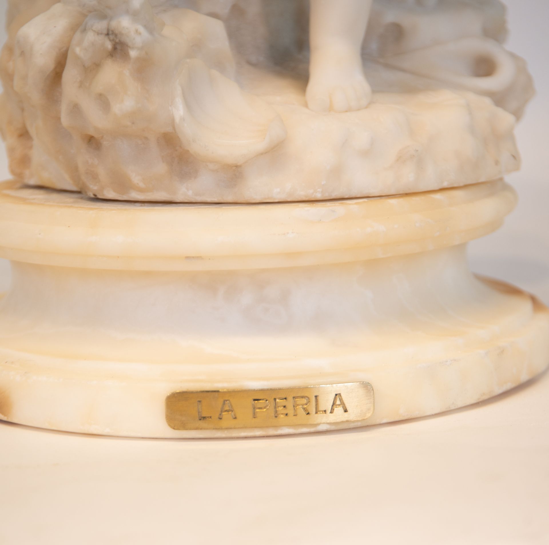 Elegant Alabaster centerpiece representing Cherubs holding an Oyster with a Lady inside, European sc - Image 4 of 8