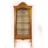 Elegant Louis XV style display case in gilt wood and glass, 19th century French school