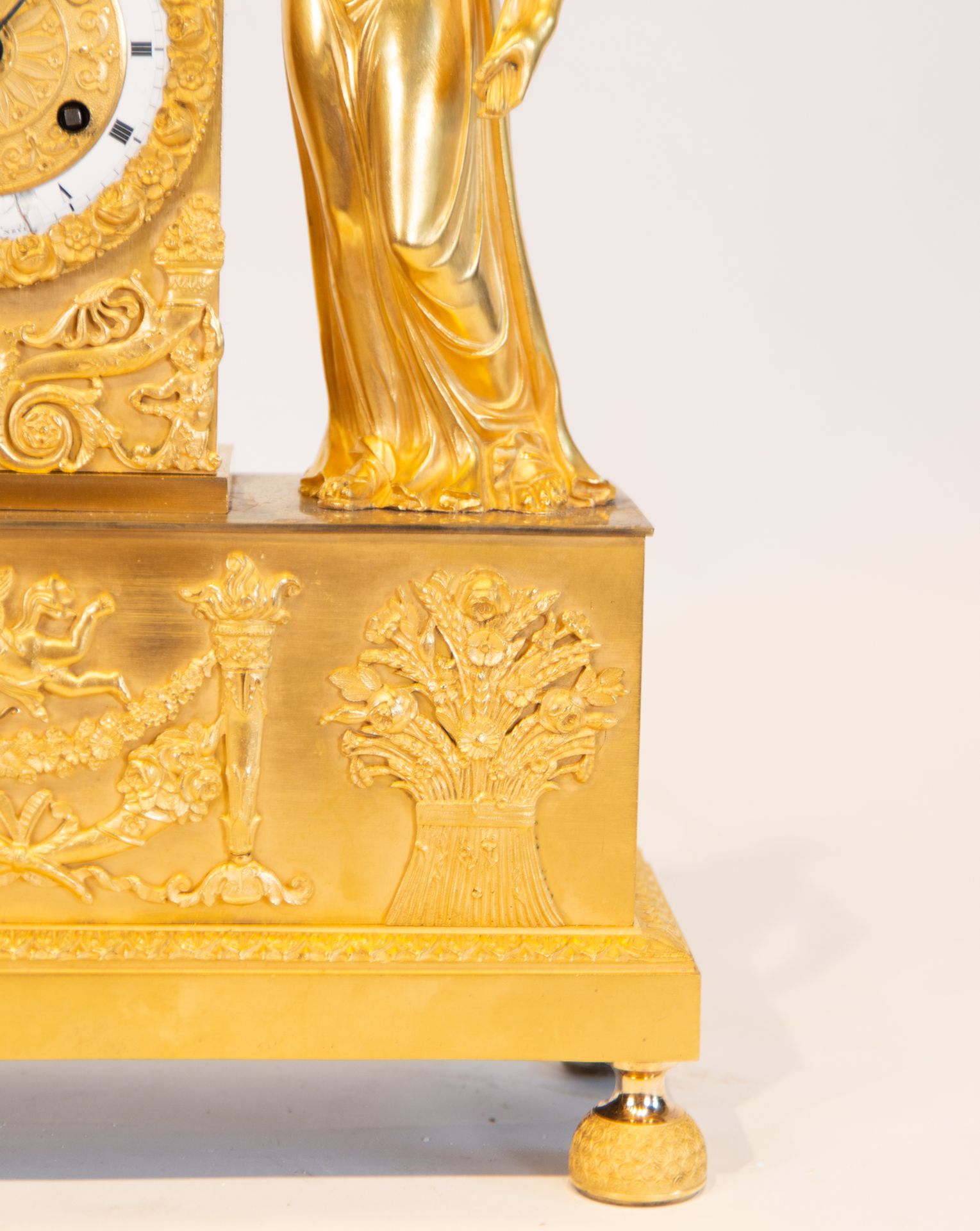 Important French gilt bronze tabletop clock representing the Goddess Ceres in Empire style, French s - Bild 5 aus 9
