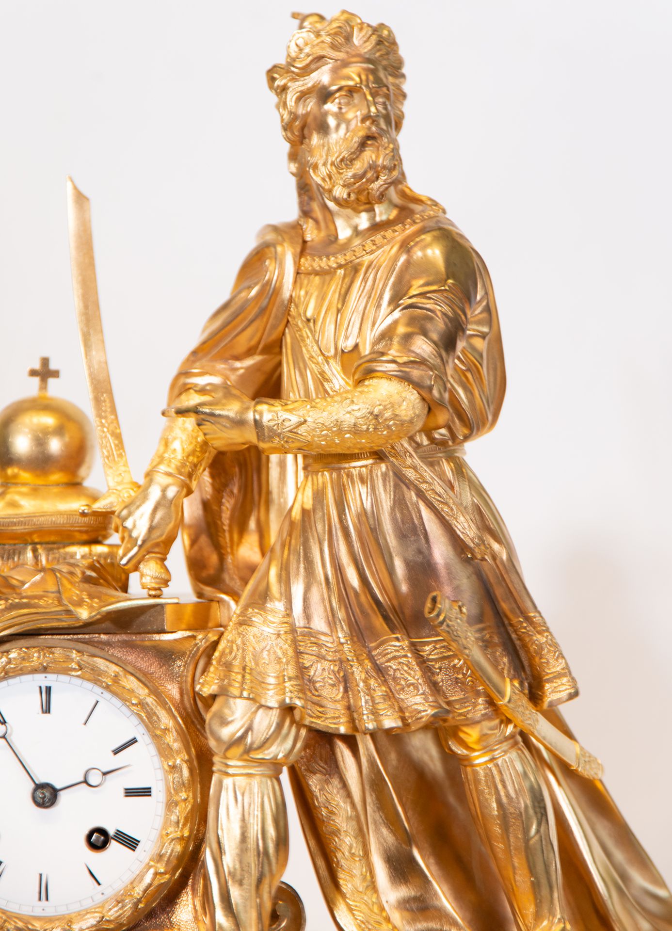 Gilt bronze clock depicting the Emperor Charlemagne, 19th century French school - Image 3 of 8