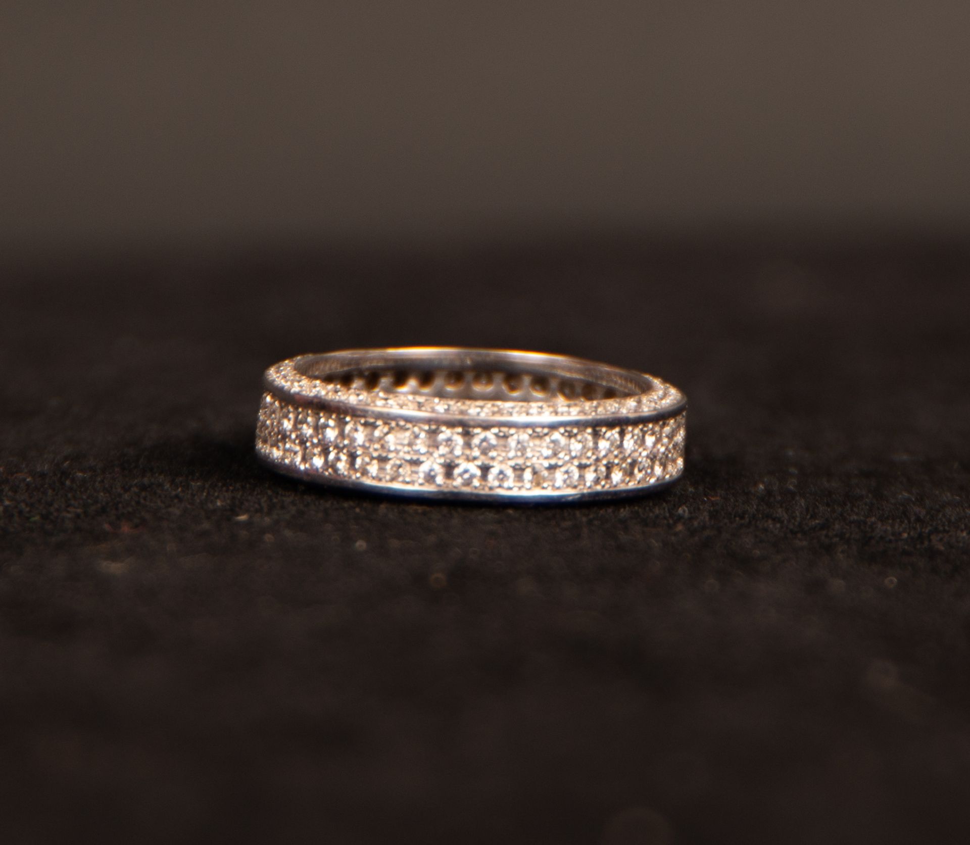 Ring in white gold and diamonds set all over the side - Image 4 of 4