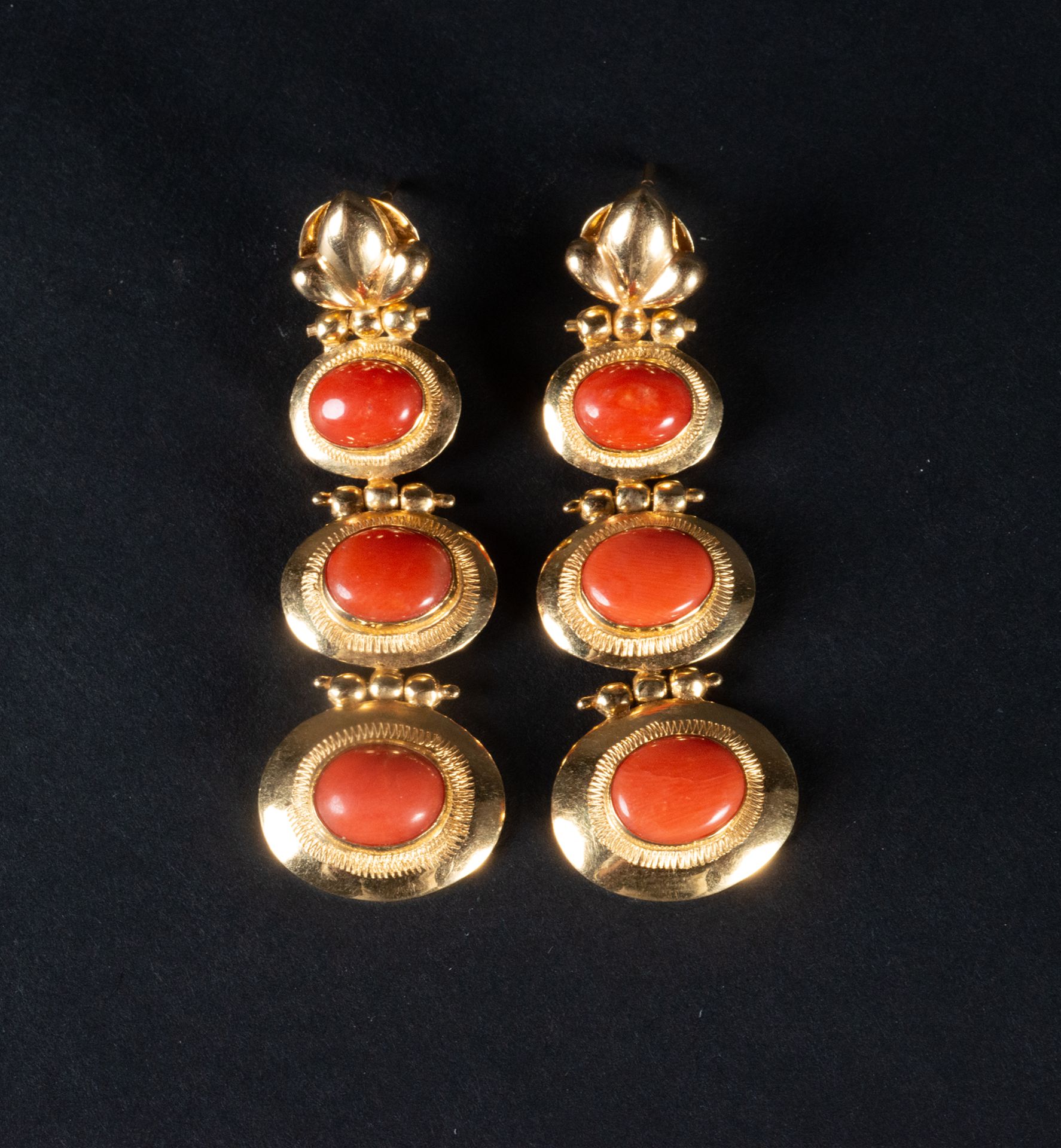 Elegant pair of earrings with three red coral balls mounted in 18k yellow gold