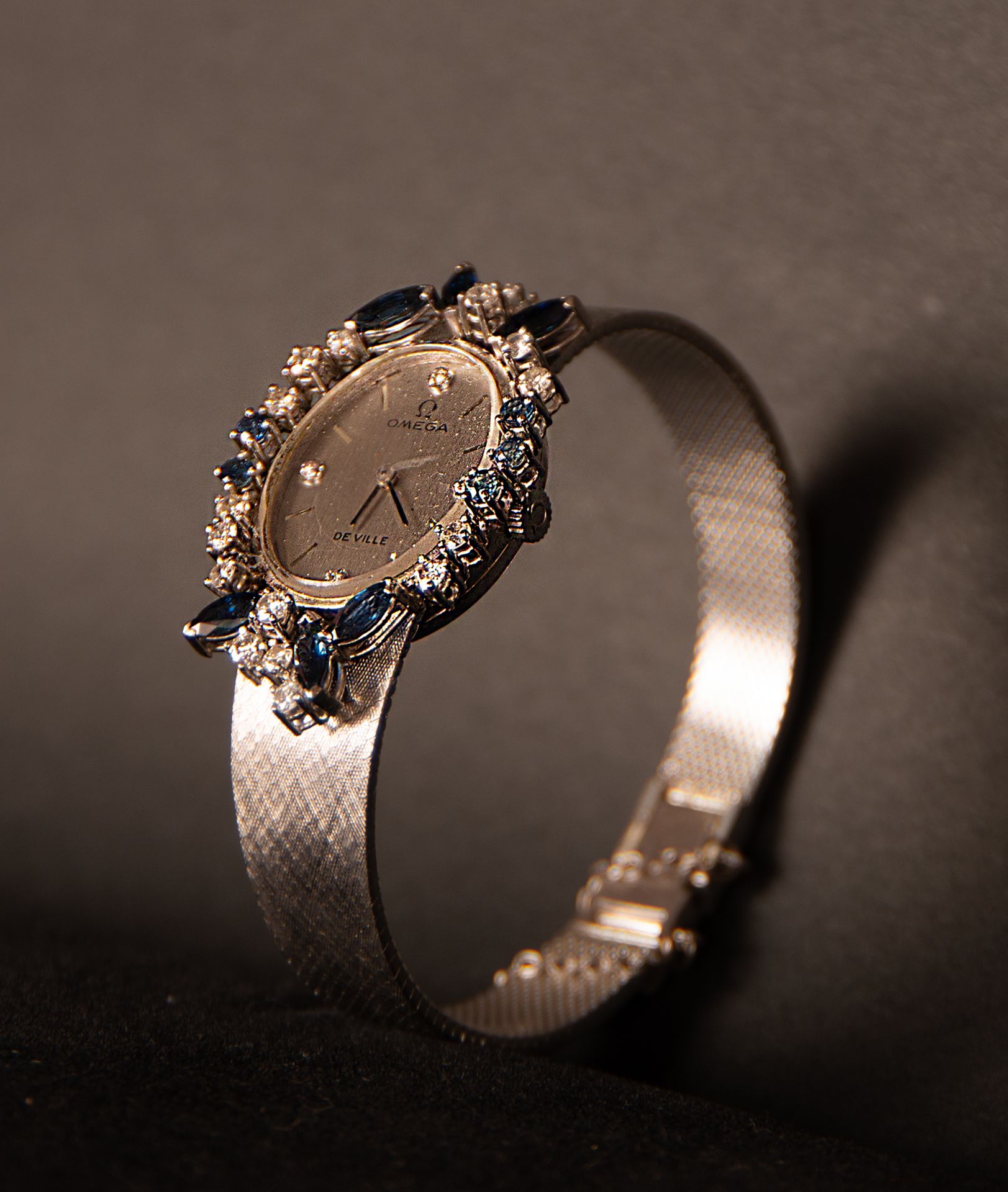 Omega  ladies watch in white gold, sapphires and diamonds, 1950s - Image 4 of 6