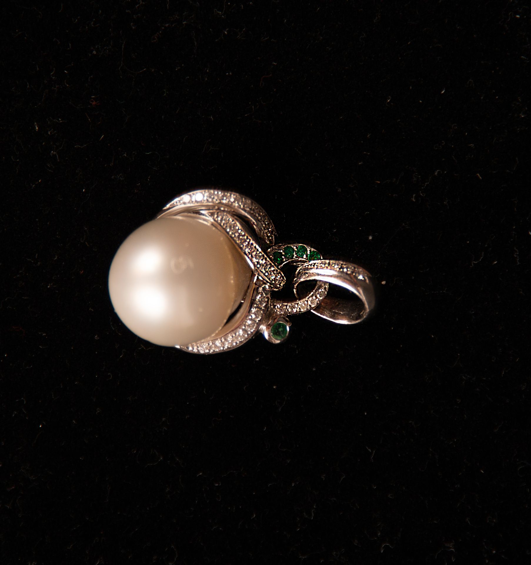 White Gold Pendant with Australian Pearl, Emeralds and Diamonds