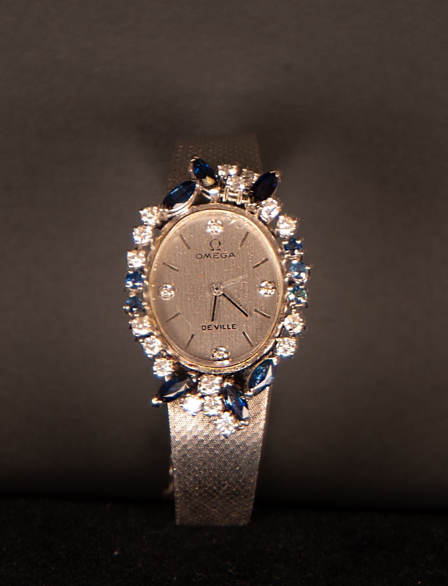 Omega  ladies watch in white gold, sapphires and diamonds, 1950s - Image 2 of 6