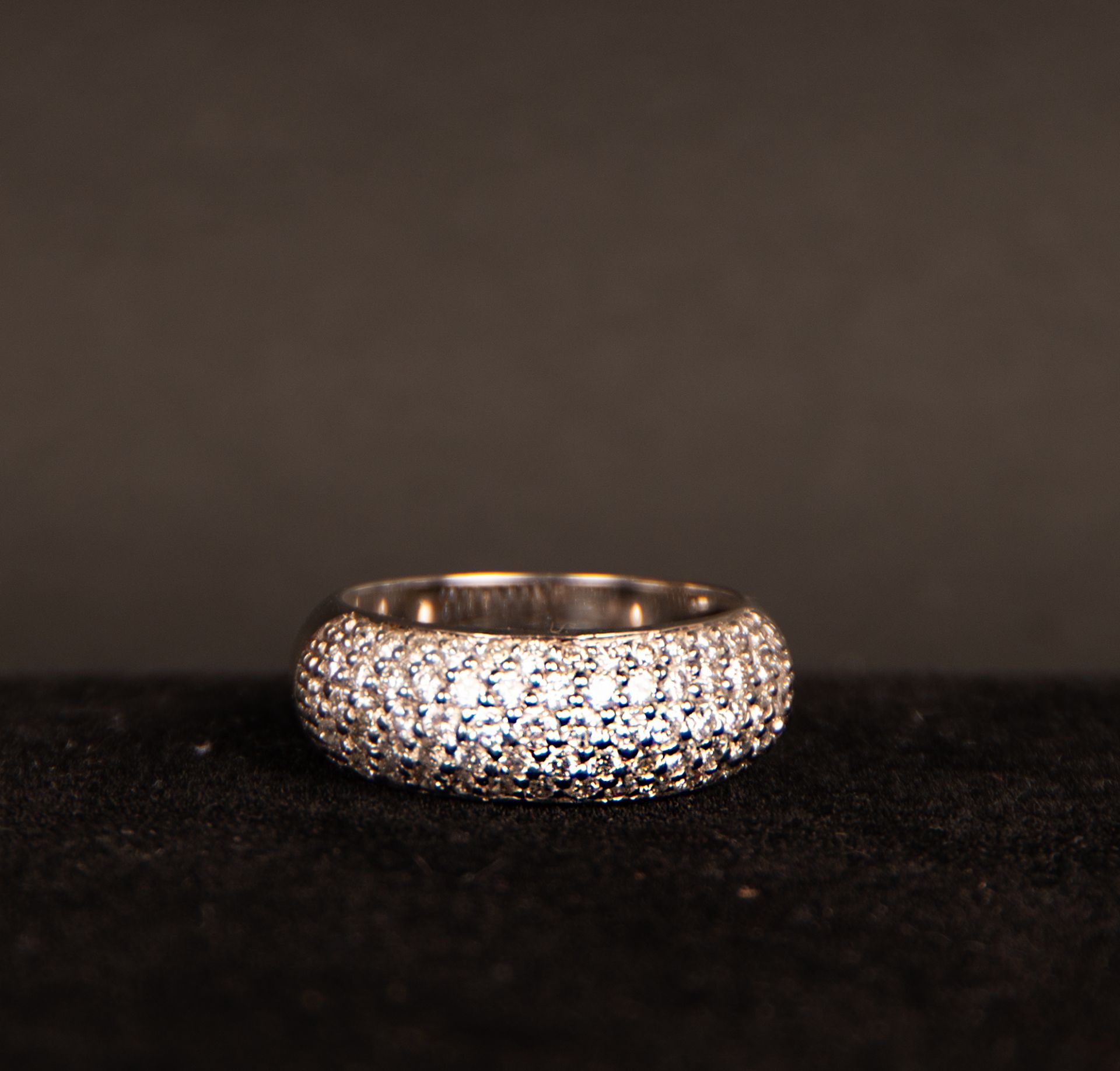 Ring in White Gold with Central in the shape of a Half Round of Brilliant cut diamonds set