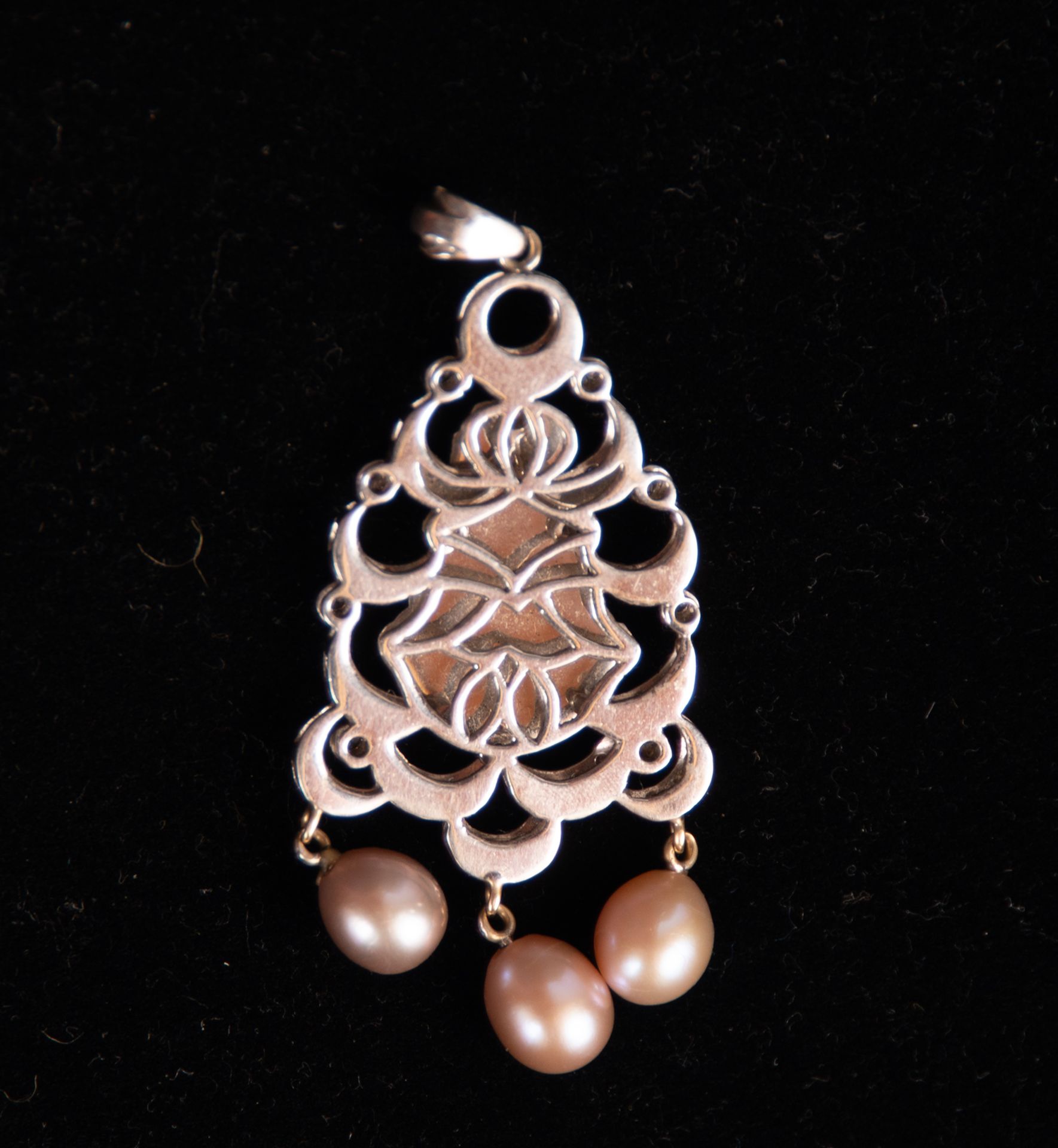 Pendant of the Virgen del Rocío mounted in White Gold, Pearls and Diamonds - Image 4 of 4