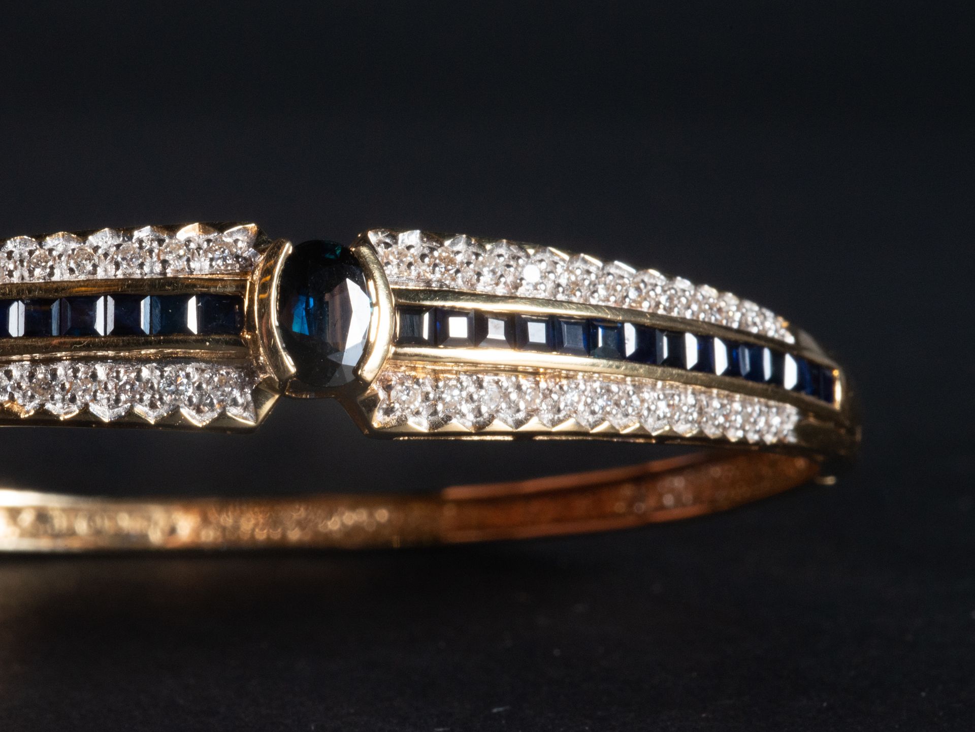 18k yellow gold, sapphire and diamond bangle - Image 2 of 4