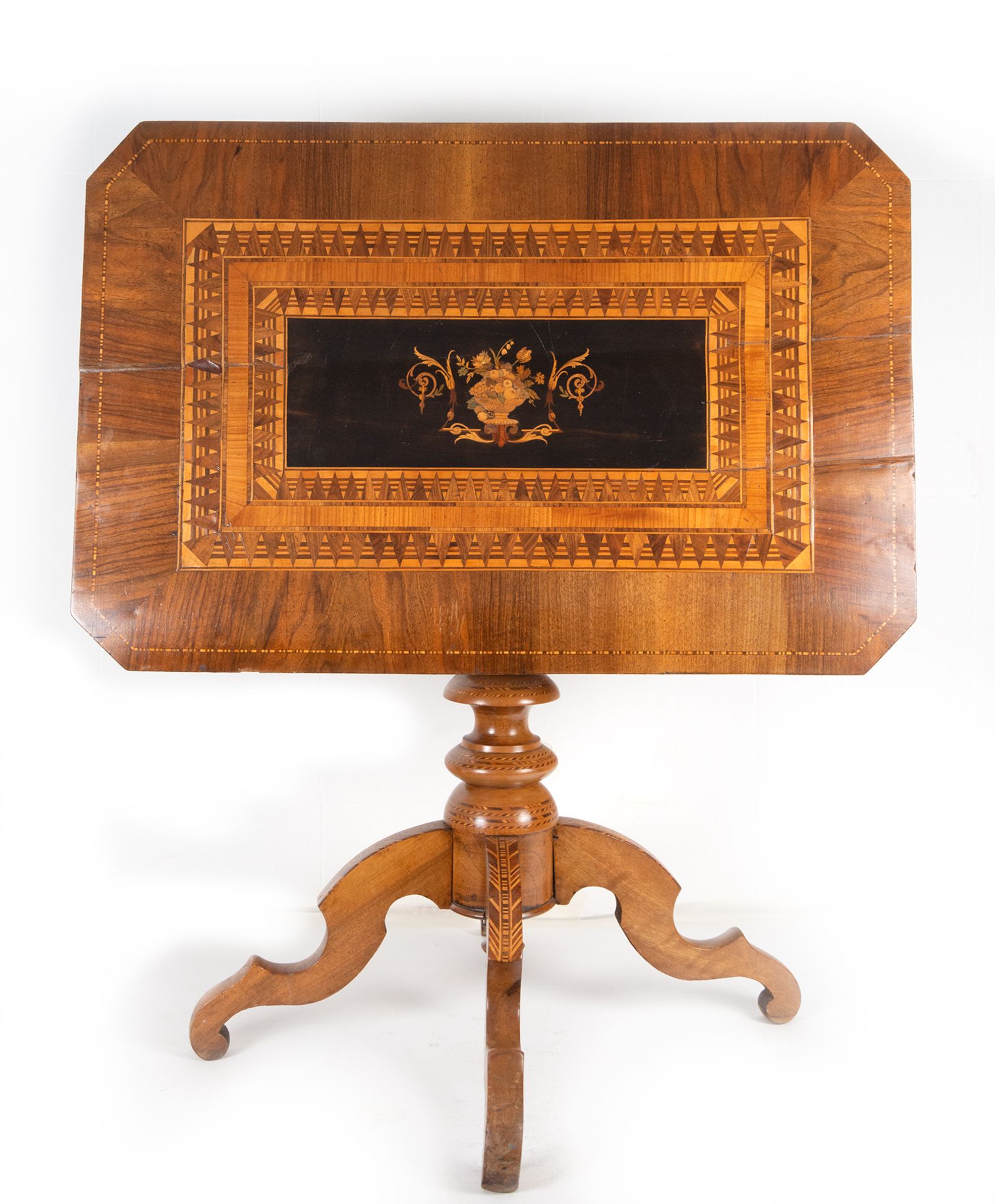 Important side table in marquetry, Carlos IV period, 18th - 19th centuries