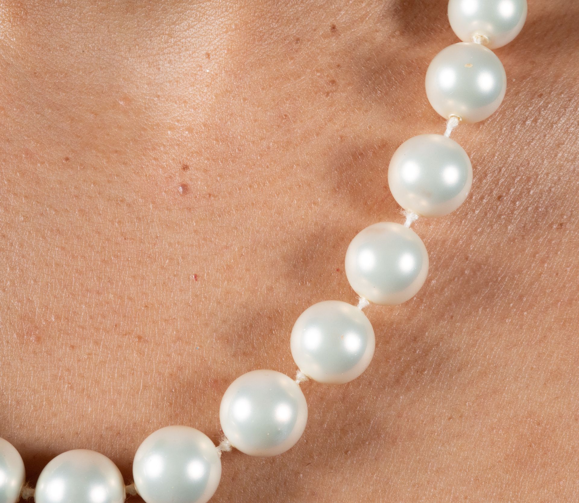 Australian cultured pearl necklace with white gold and diamond clasp - Image 2 of 4