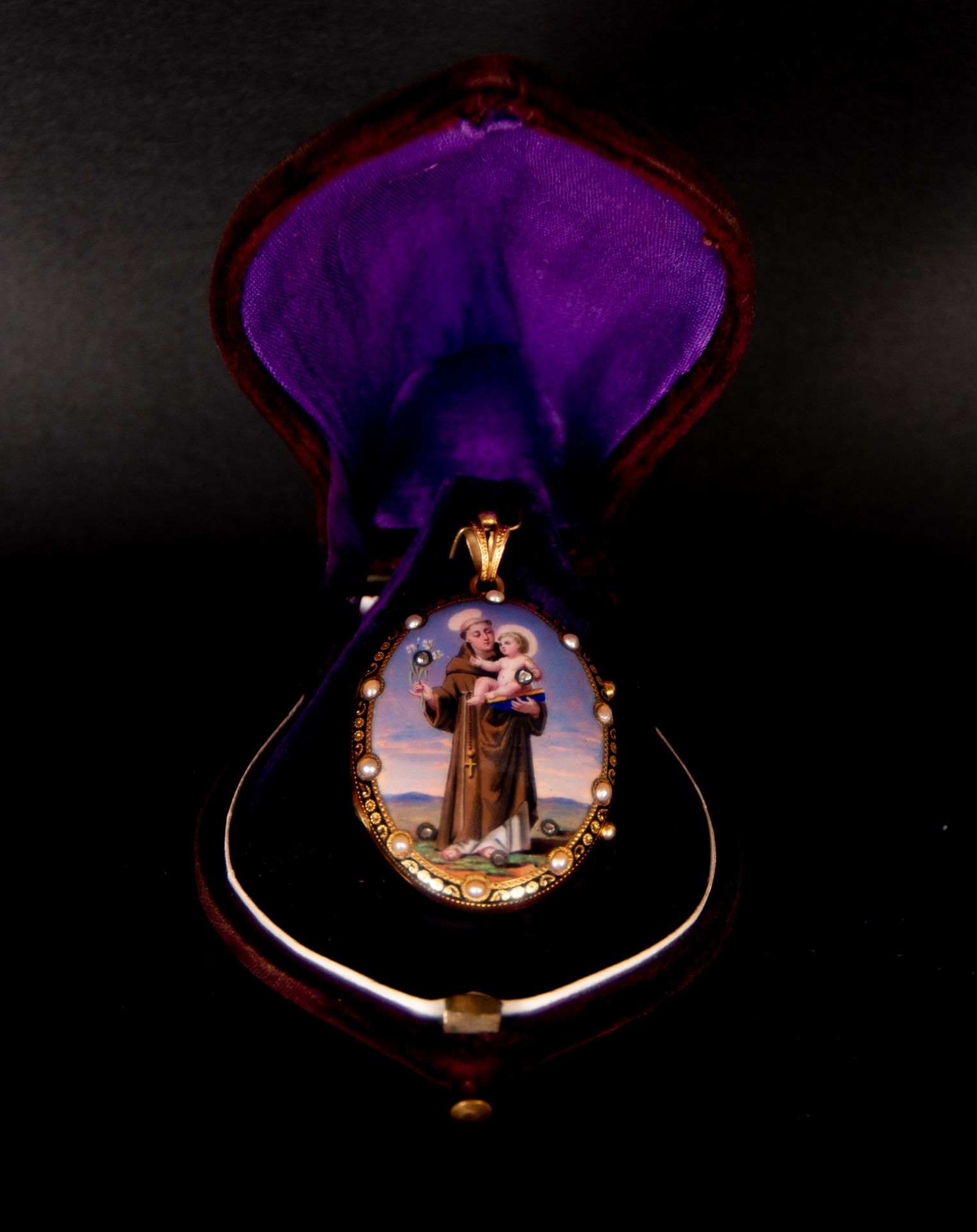 Hair clip in gold, freshwater pearls and enamels of Saint Francis with the Child, 19th century - Bild 6 aus 9