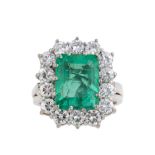 White gold ring with a central Colombian Emerald of 5.16ct