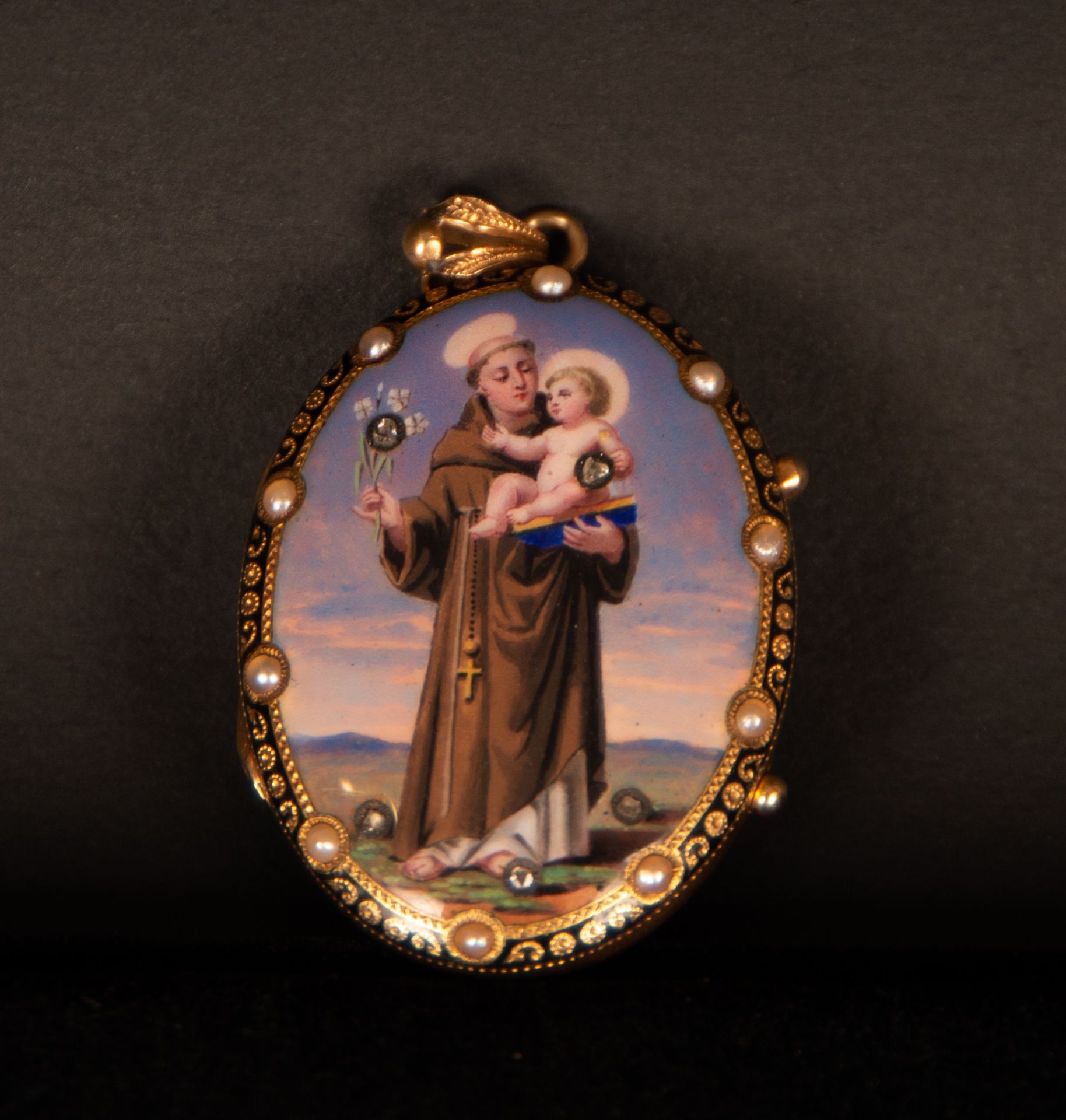 Hair clip in gold, freshwater pearls and enamels of Saint Francis with the Child, 19th century