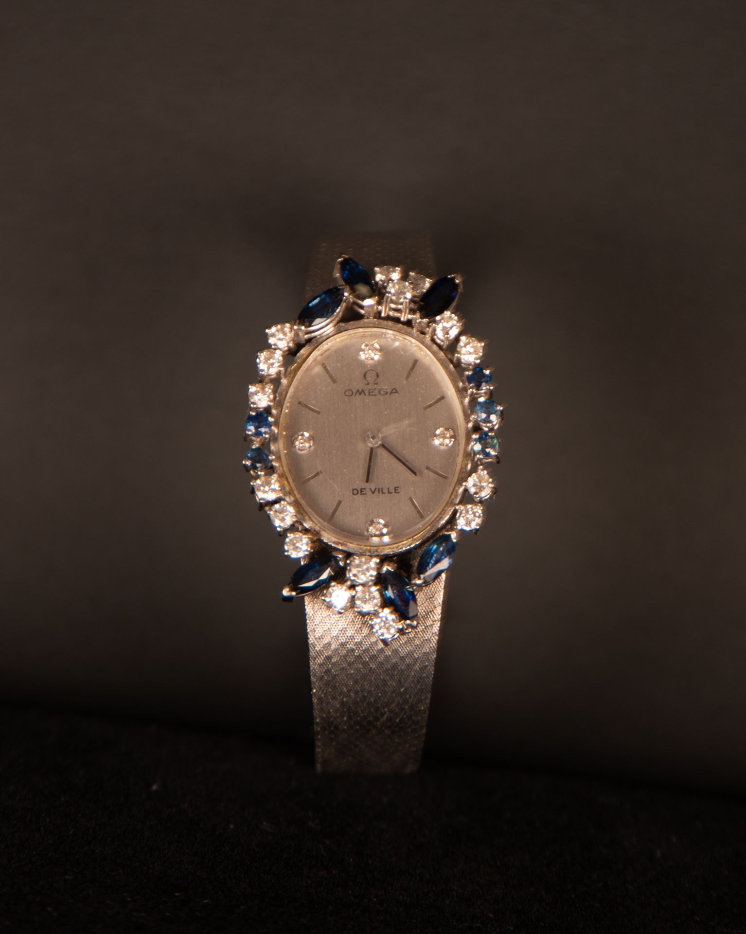 Omega  ladies watch in white gold, sapphires and diamonds, 1950s