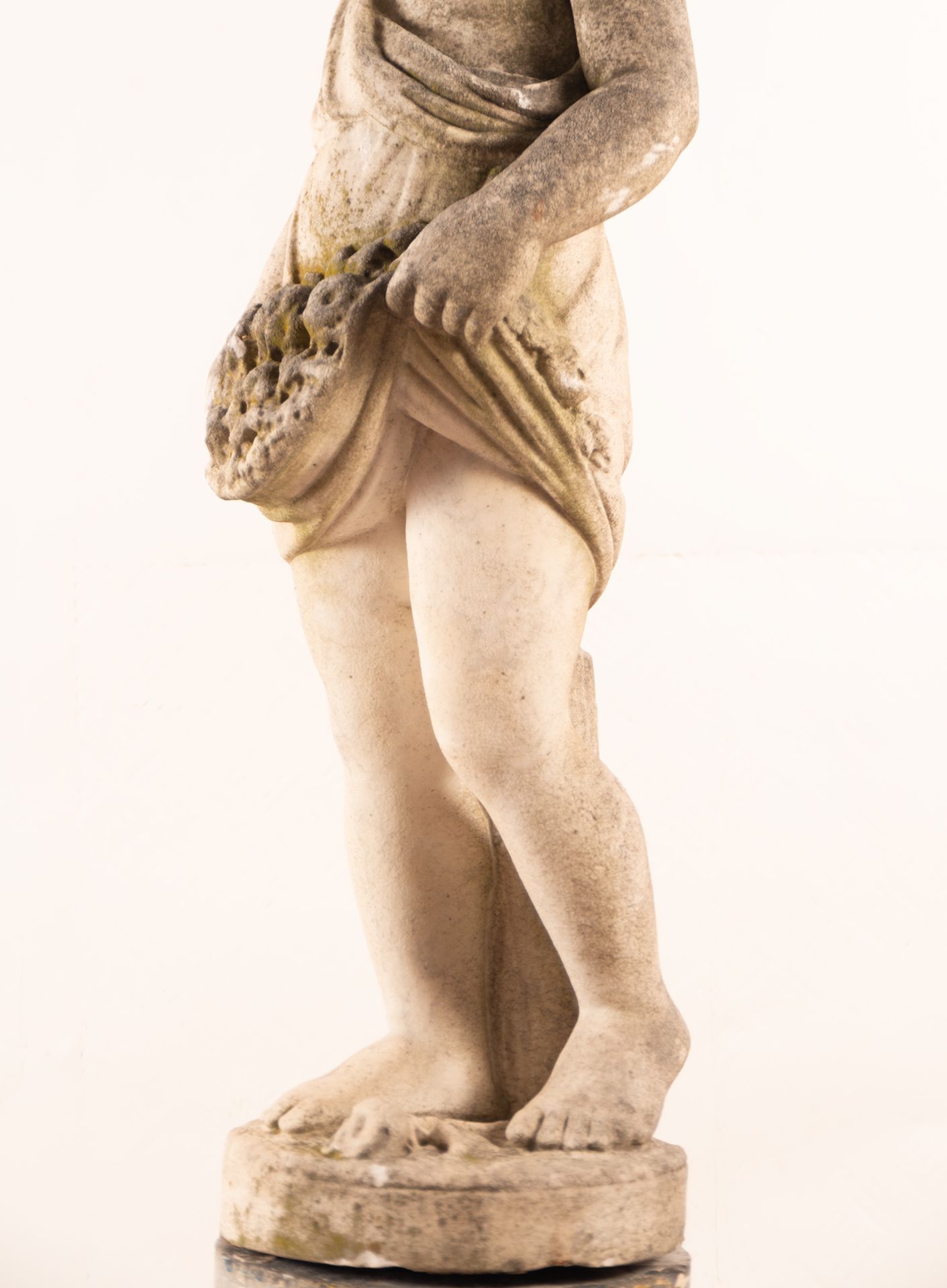 Large Cherub Figure in Marble, France, 18th century - Bild 10 aus 14