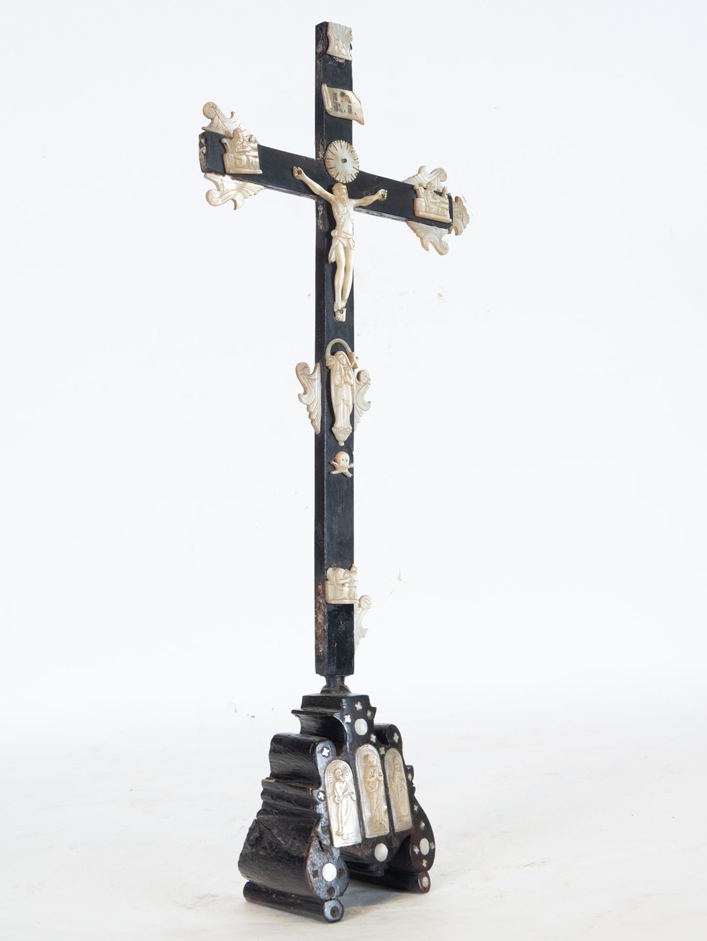 Jerusalem Cross in ebonized wood and mother-of-pearl, 18th century - Image 3 of 4