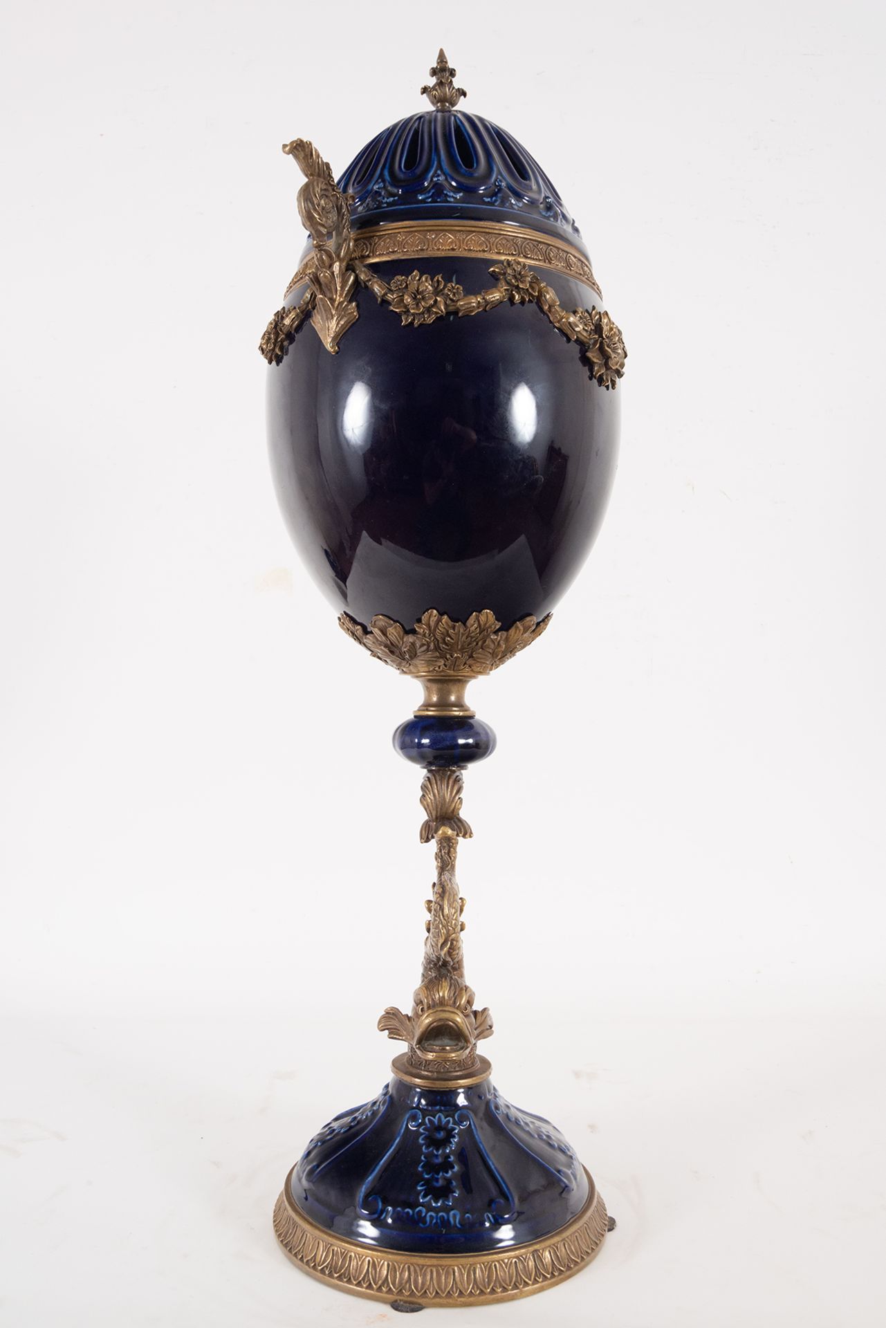 Louis XVI Style Faienza and gilt bronze garniture, 19th-20th century - Image 6 of 9