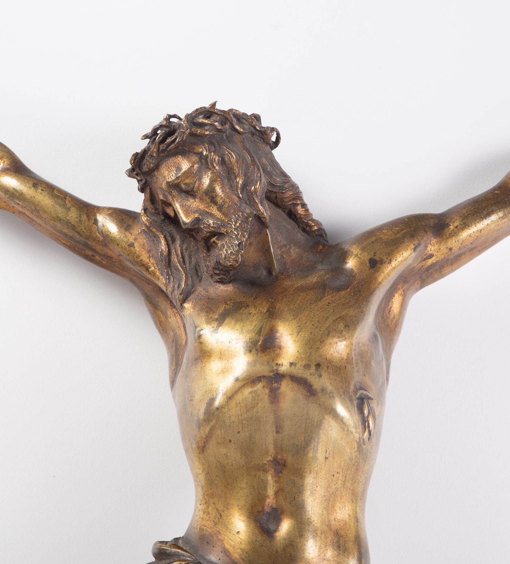 Great Italian Christ in Gilt Bronze, environment of Alessandro Algardi, Roman school of the 16th cen - Image 2 of 4