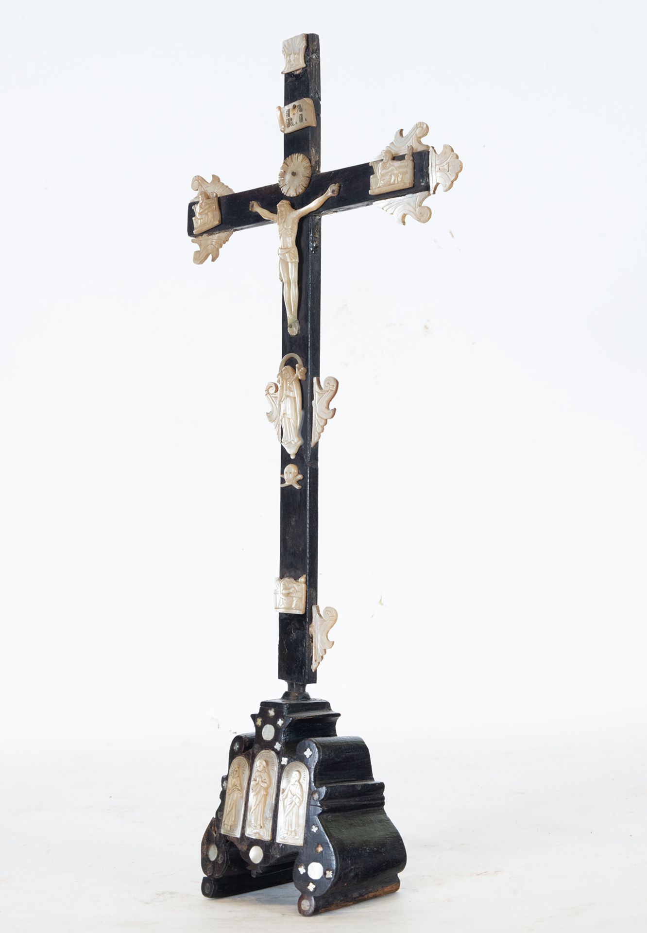 Jerusalem Cross in ebonized wood and mother-of-pearl, 18th century - Image 2 of 4
